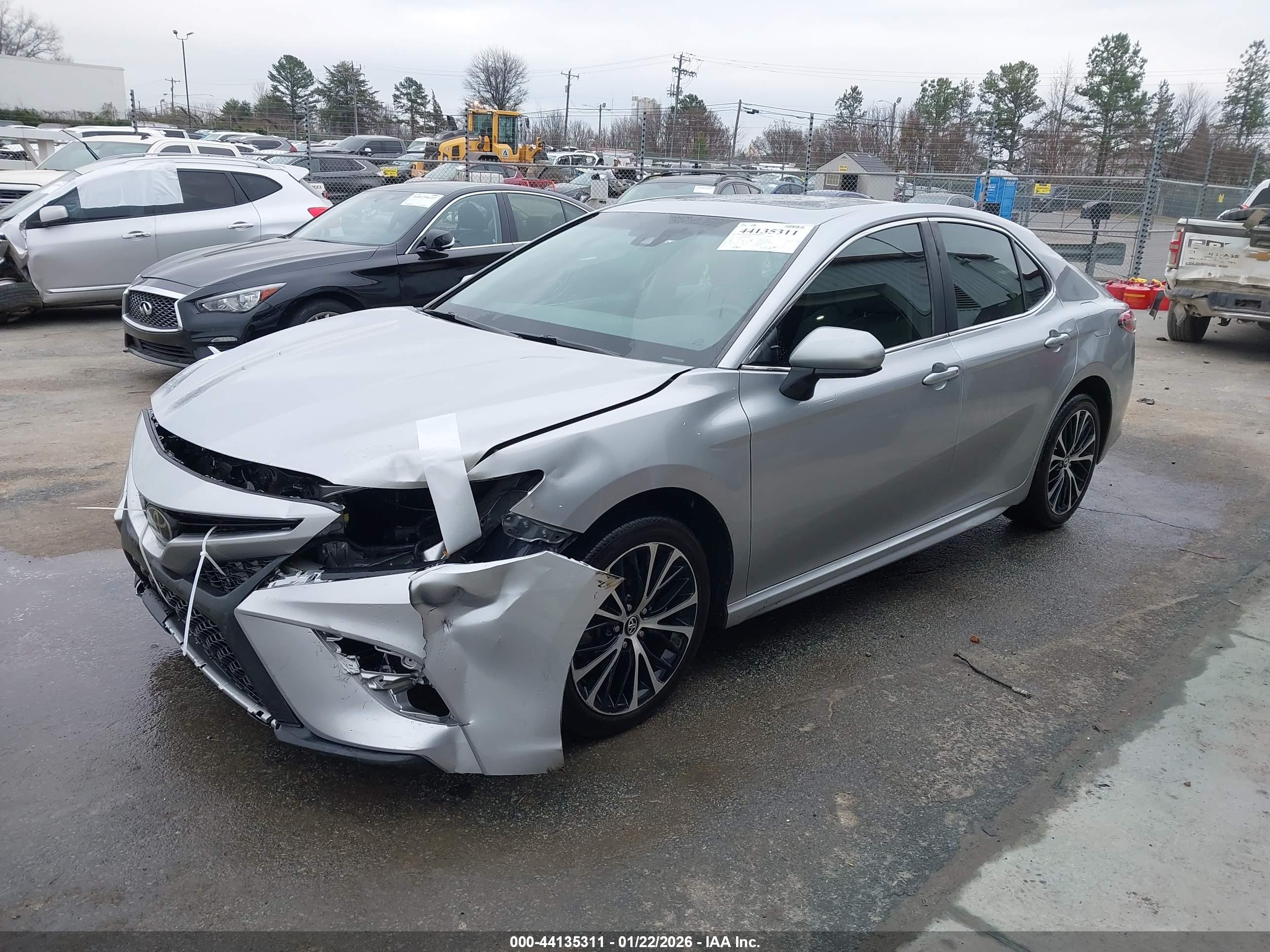 TOYOTA CAMRY image 2