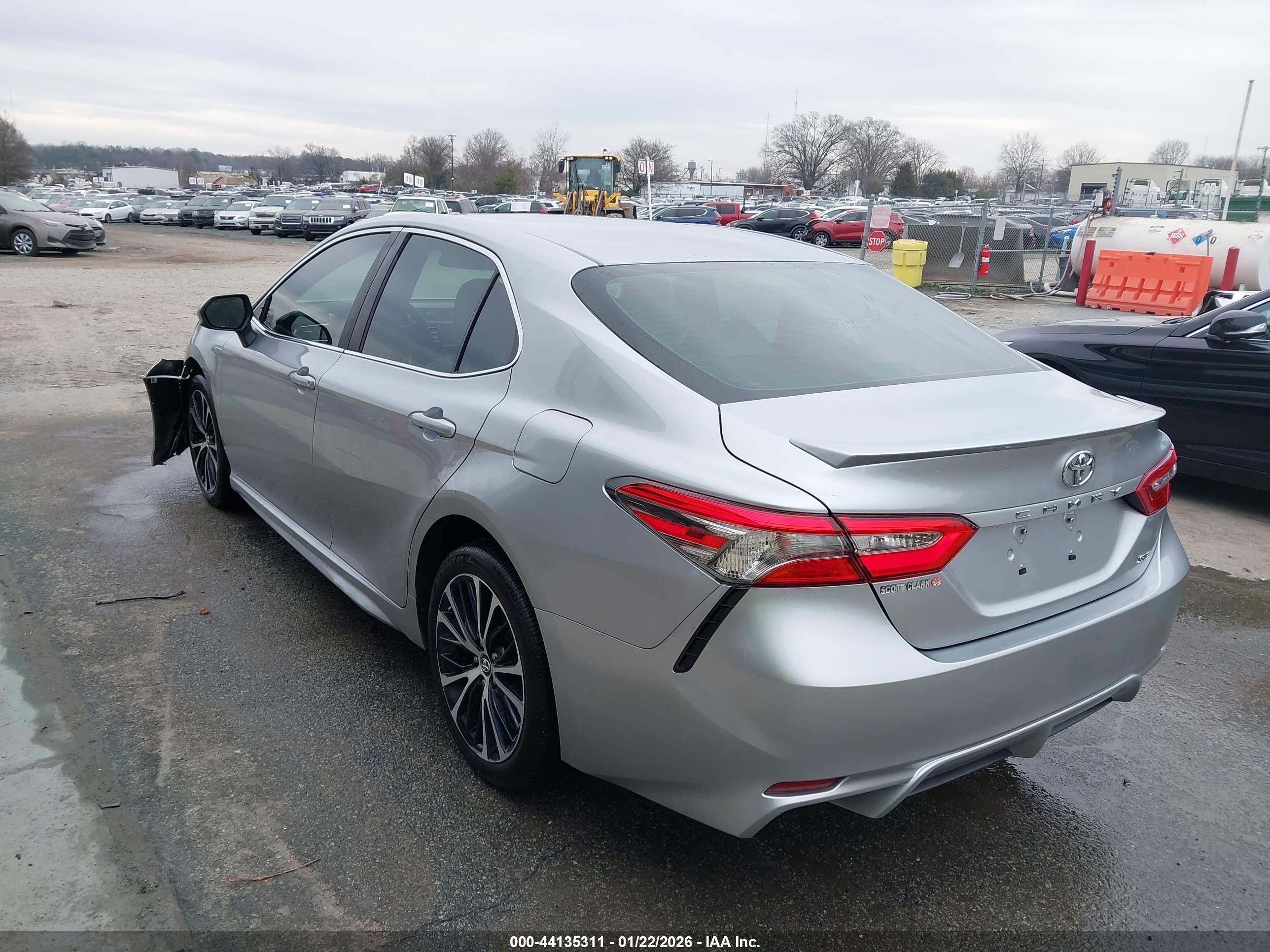 TOYOTA CAMRY image 3