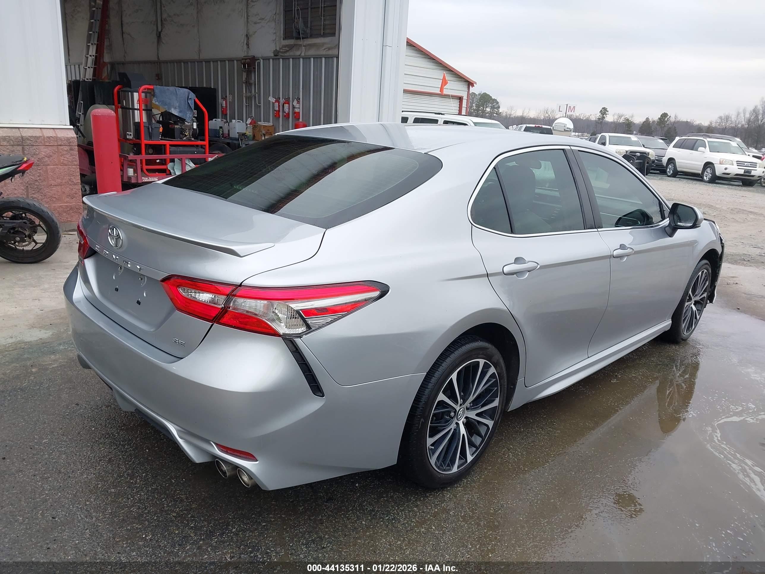 TOYOTA CAMRY image 4