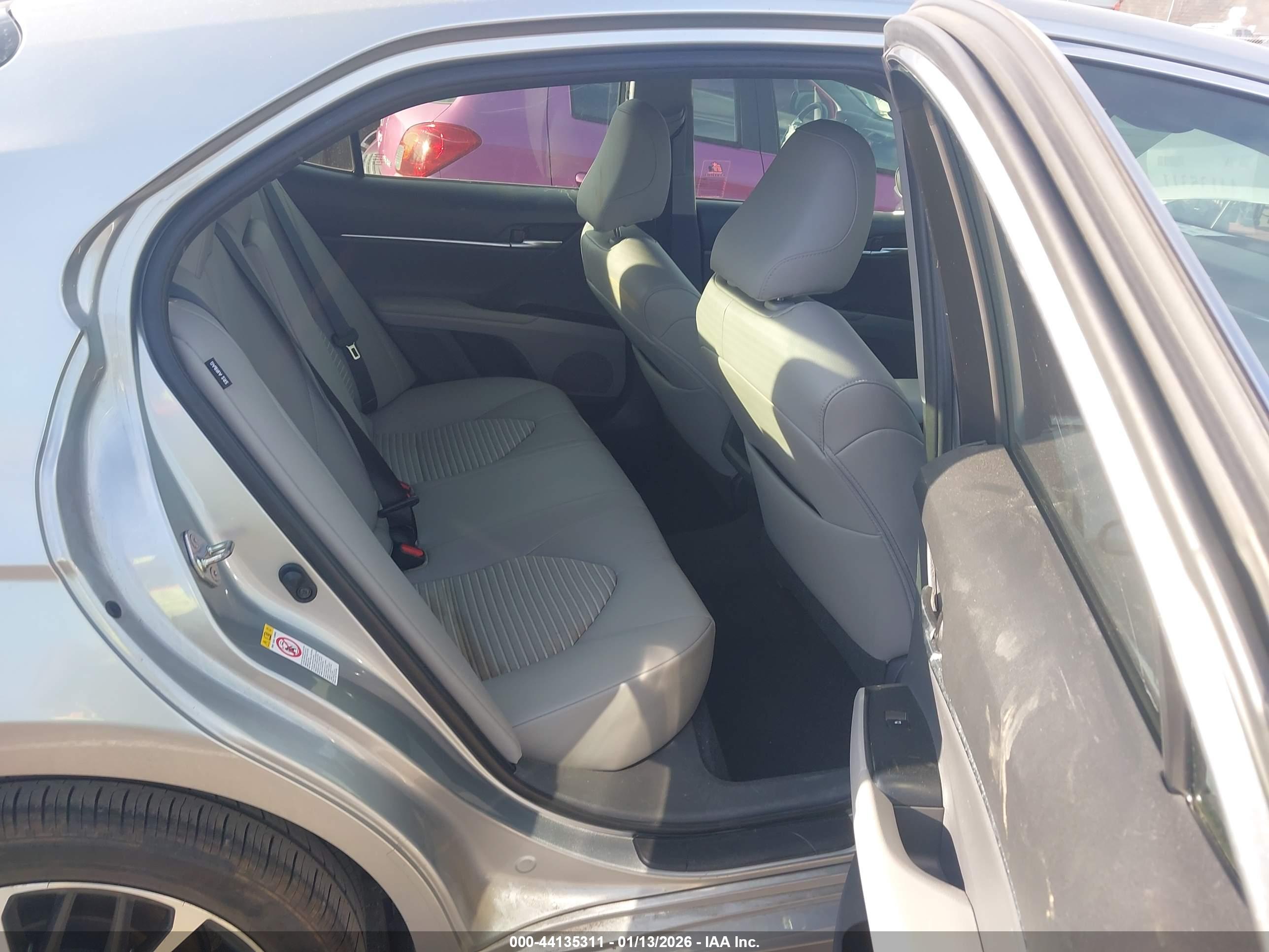 TOYOTA CAMRY image 8