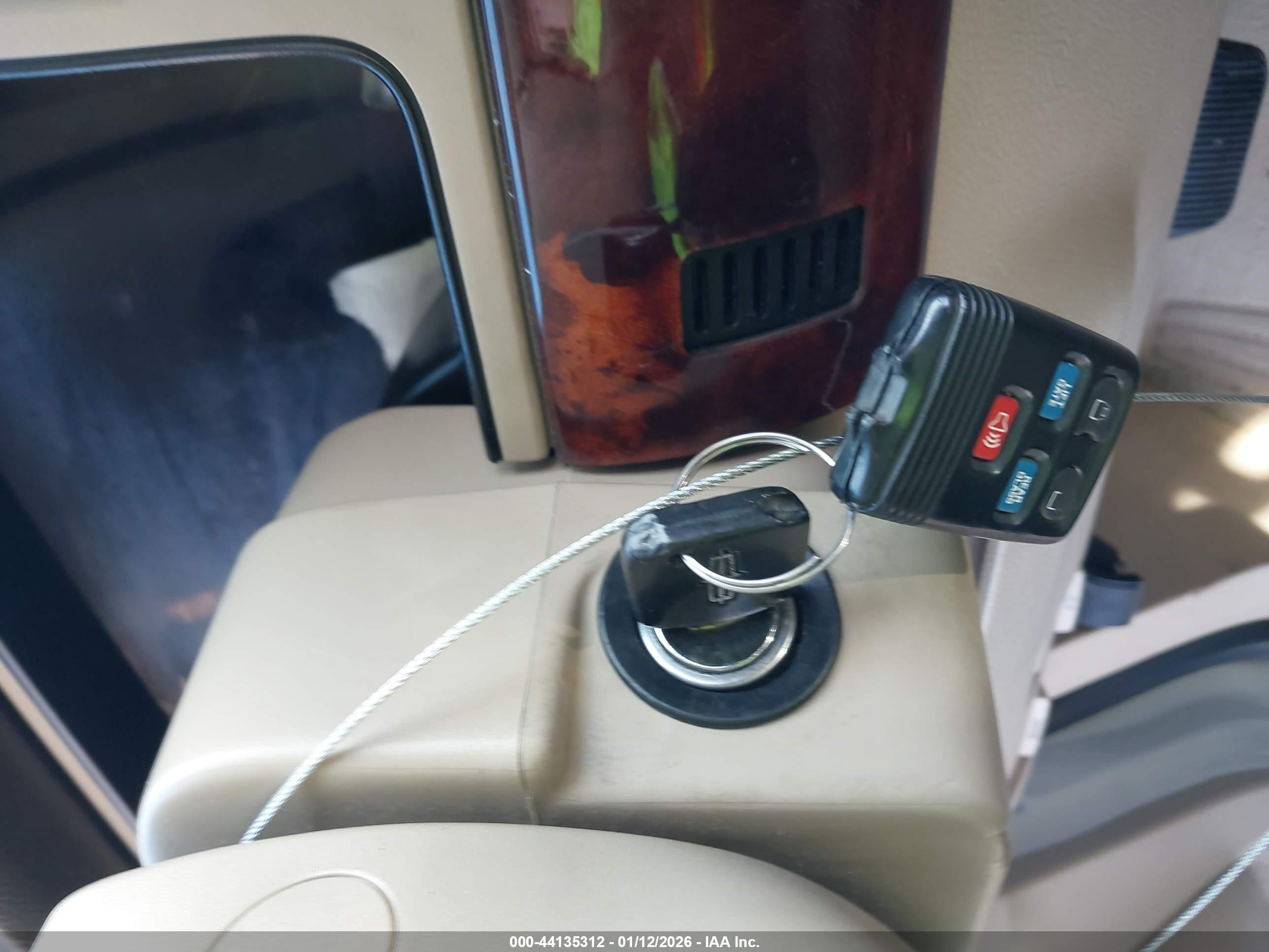 LINCOLN NAVIGATOR image 11