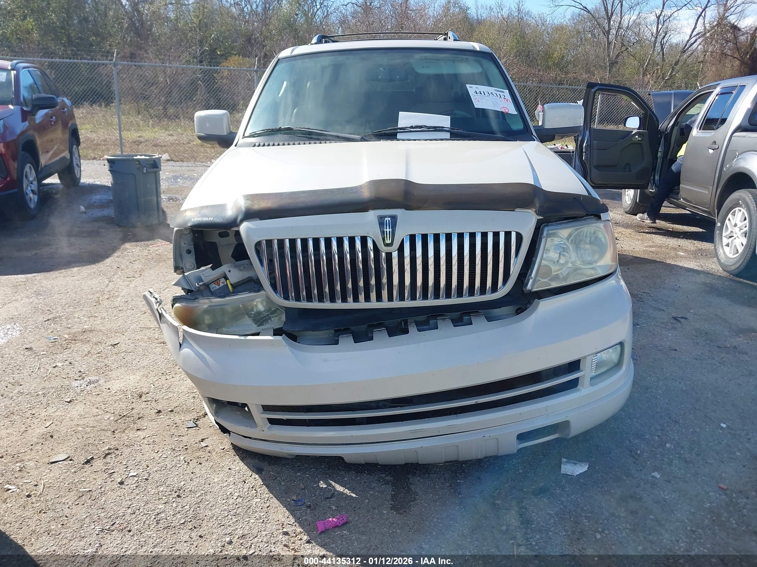 LINCOLN NAVIGATOR image 6