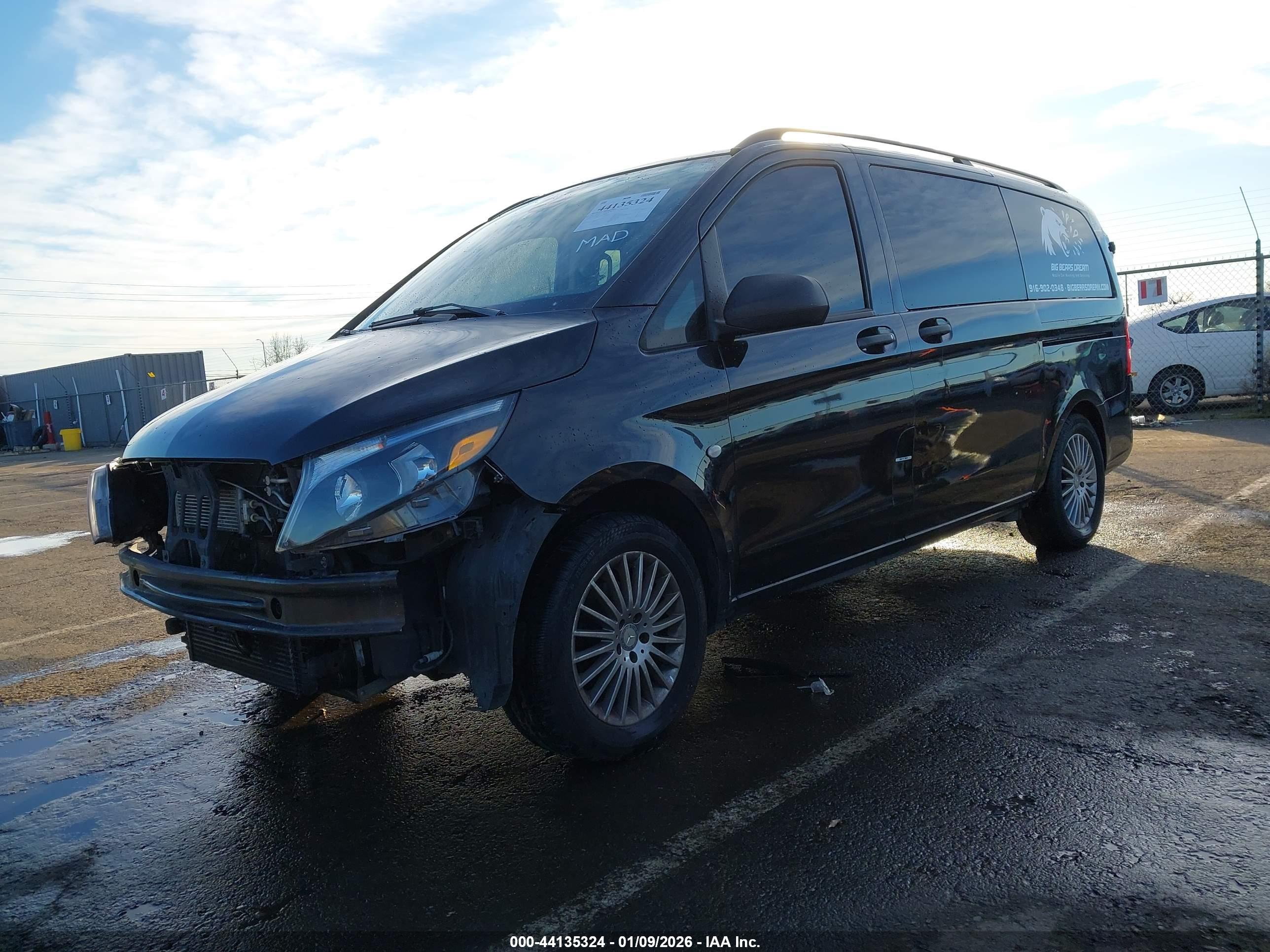 MERCEDES-BENZ METRIS image 2