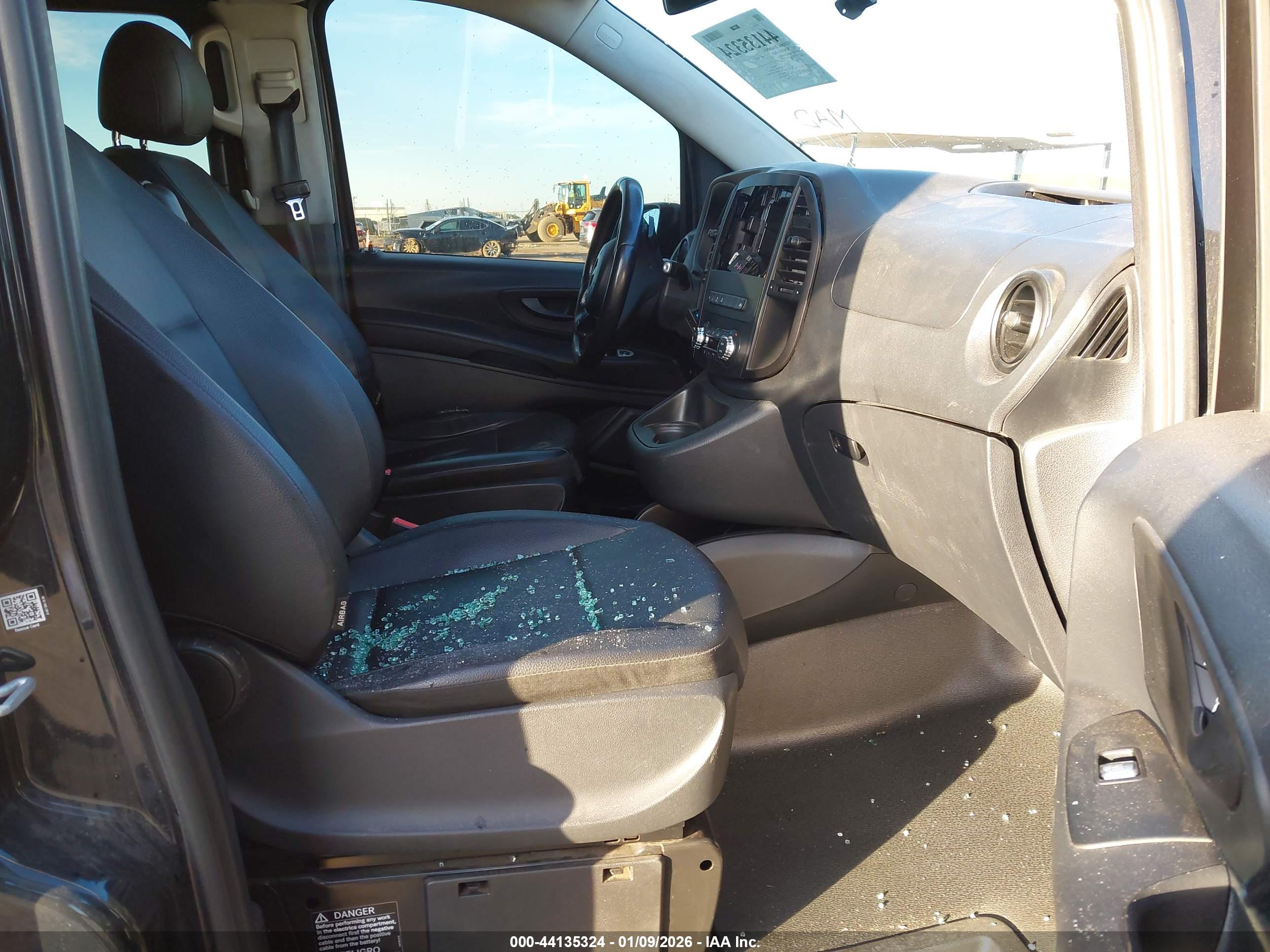 MERCEDES-BENZ METRIS image 5