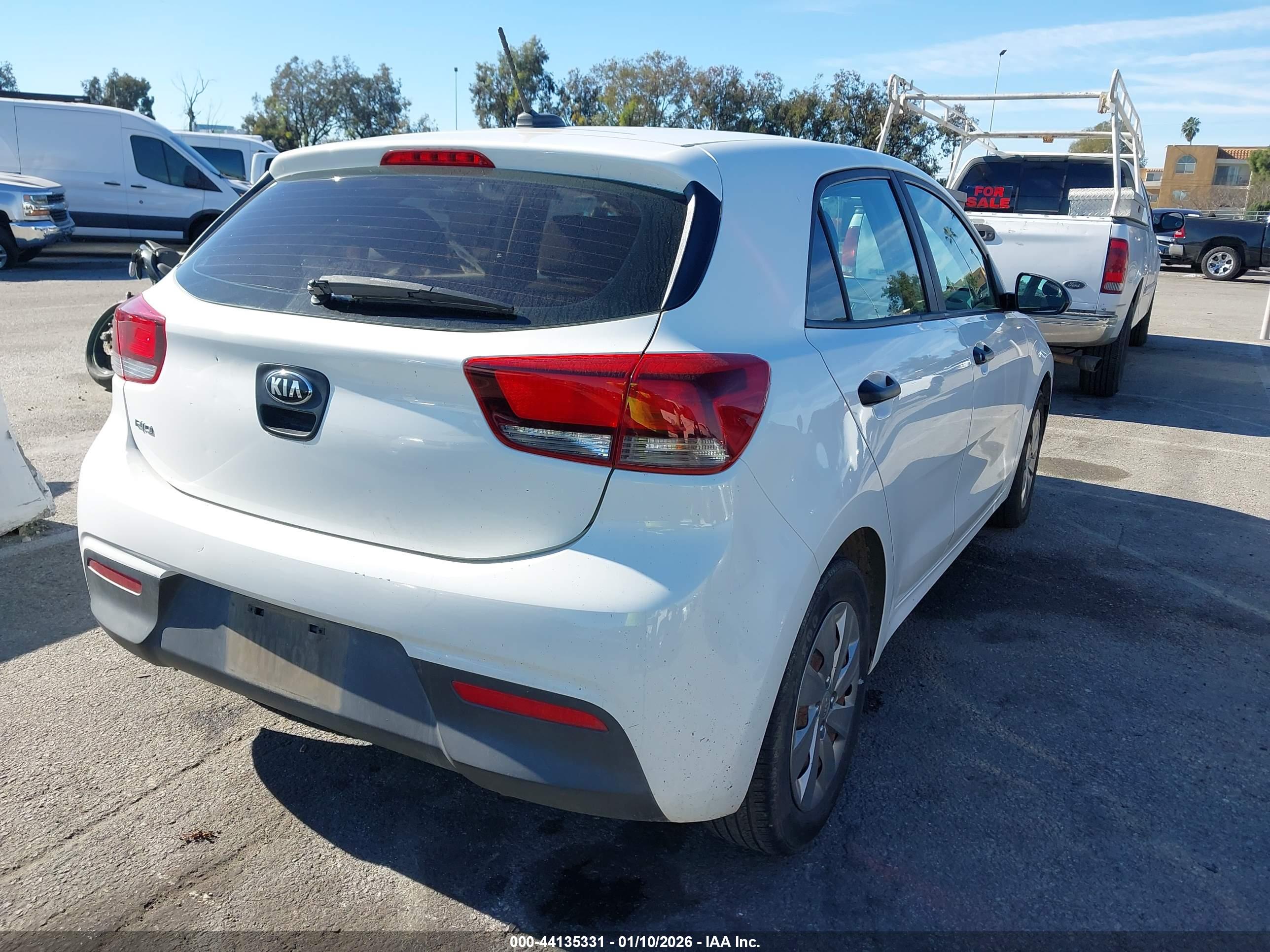 KIA RIO image 4