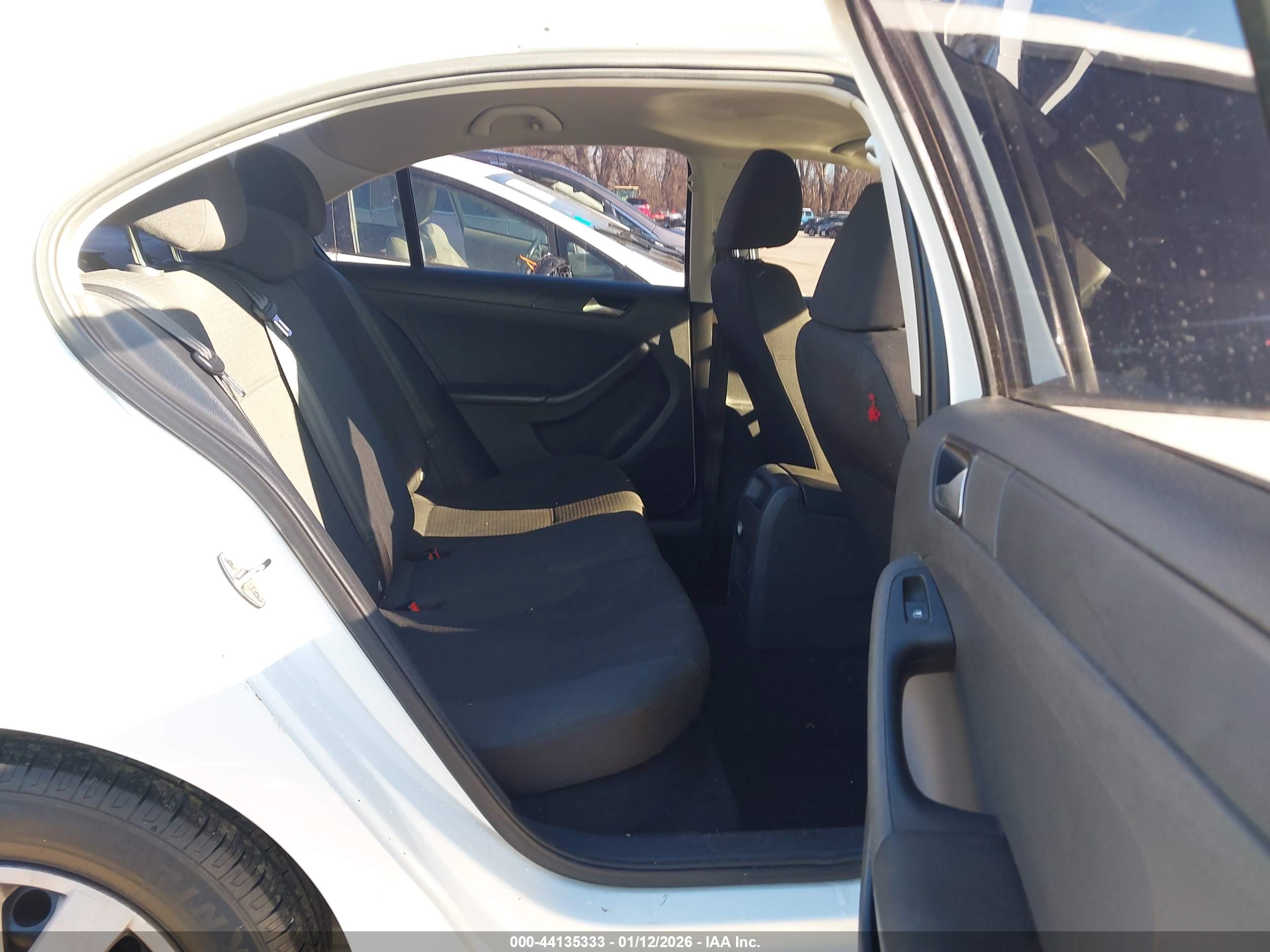 VOLKSWAGEN JETTA image 8