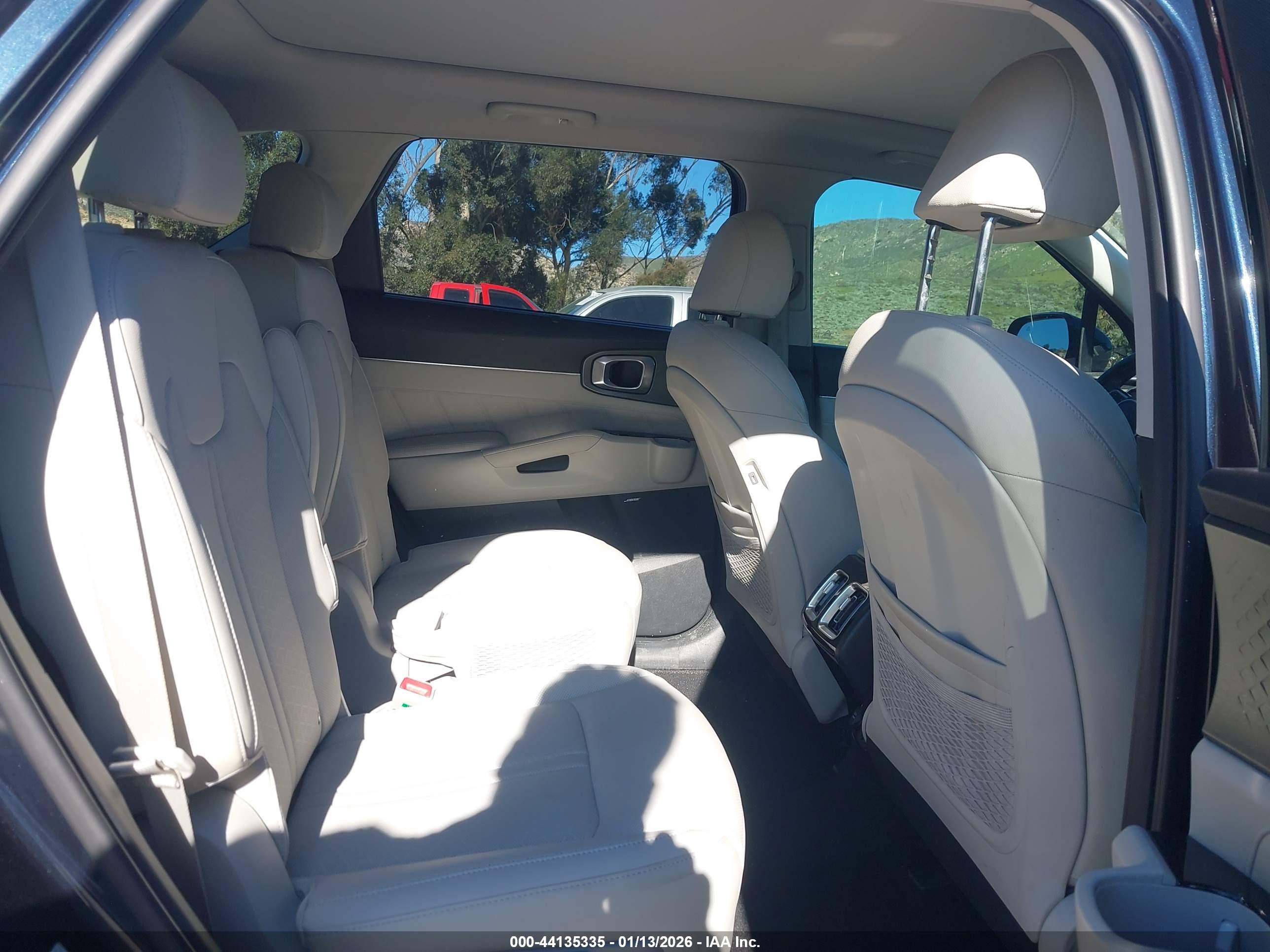 KIA SORENTO image 8