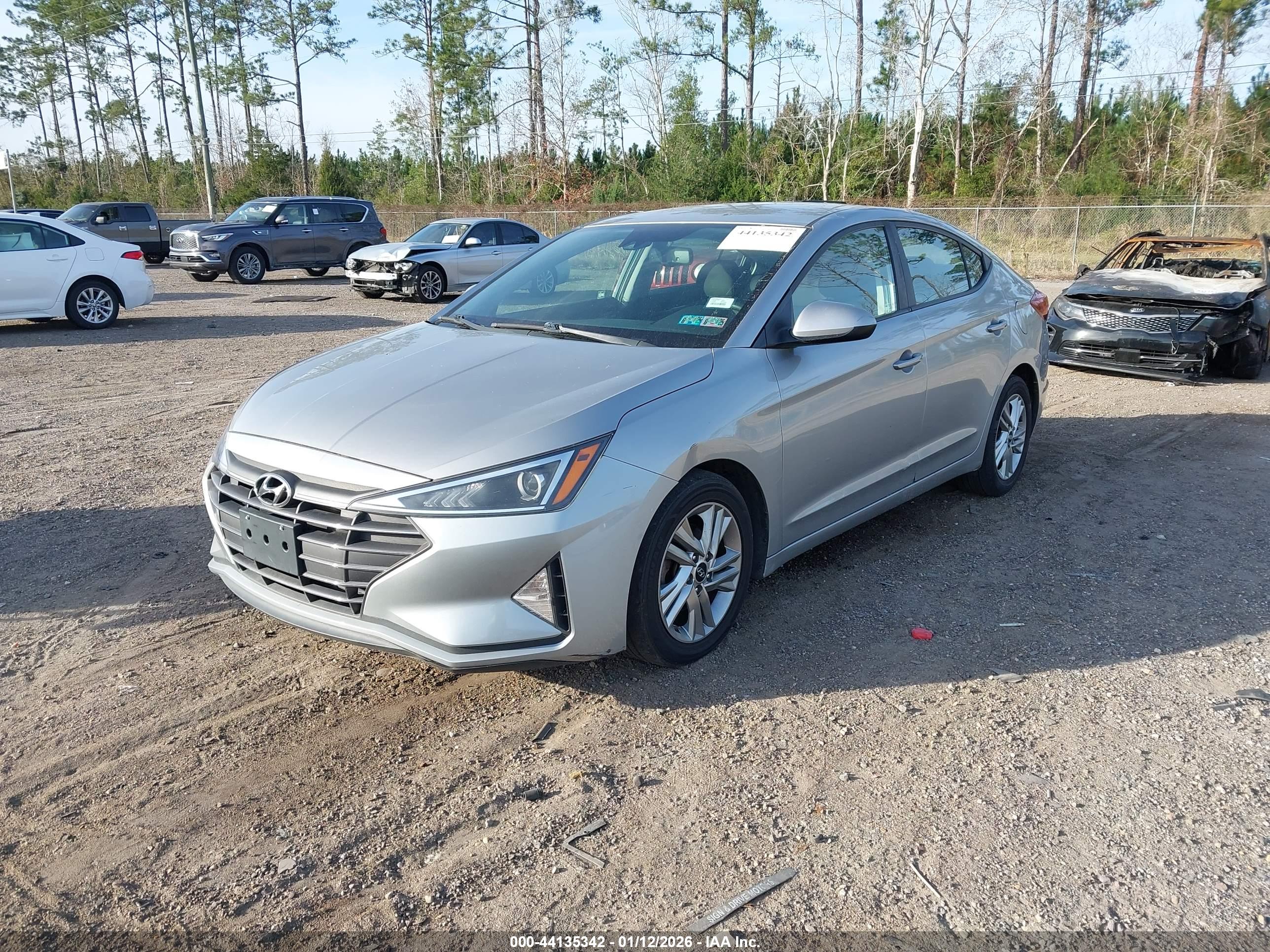 HYUNDAI ELANTRA image 2
