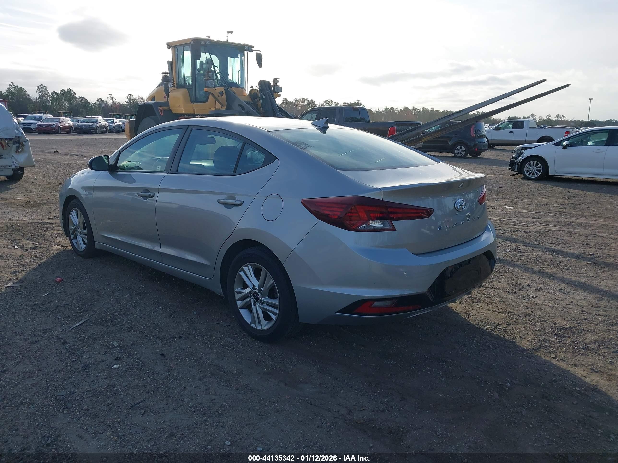 HYUNDAI ELANTRA image 3