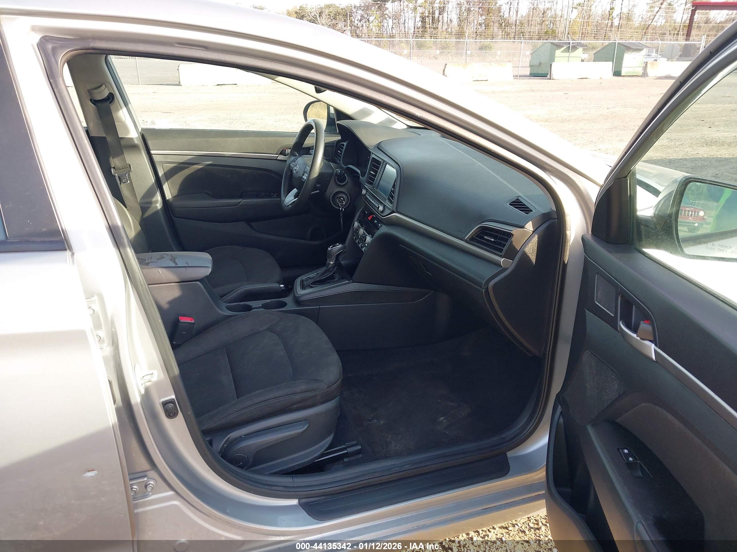 HYUNDAI ELANTRA image 5