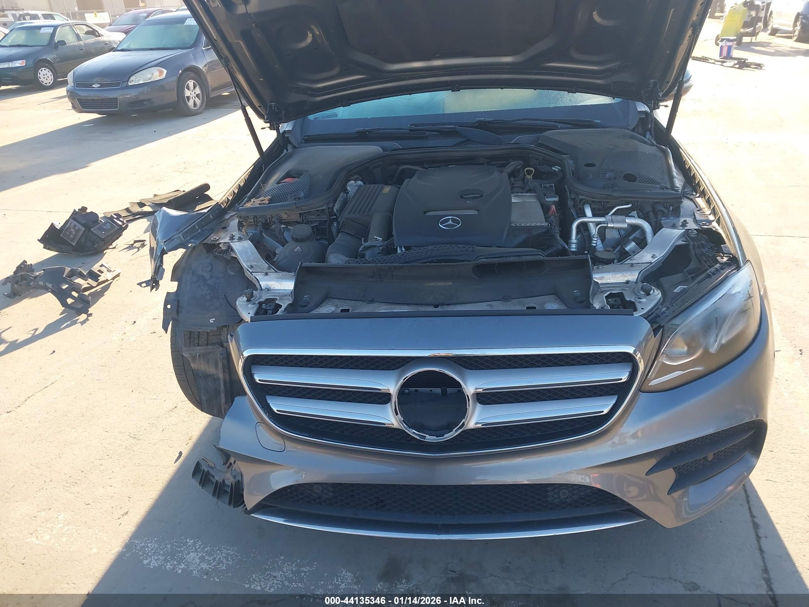 MERCEDES-BENZ E image 10