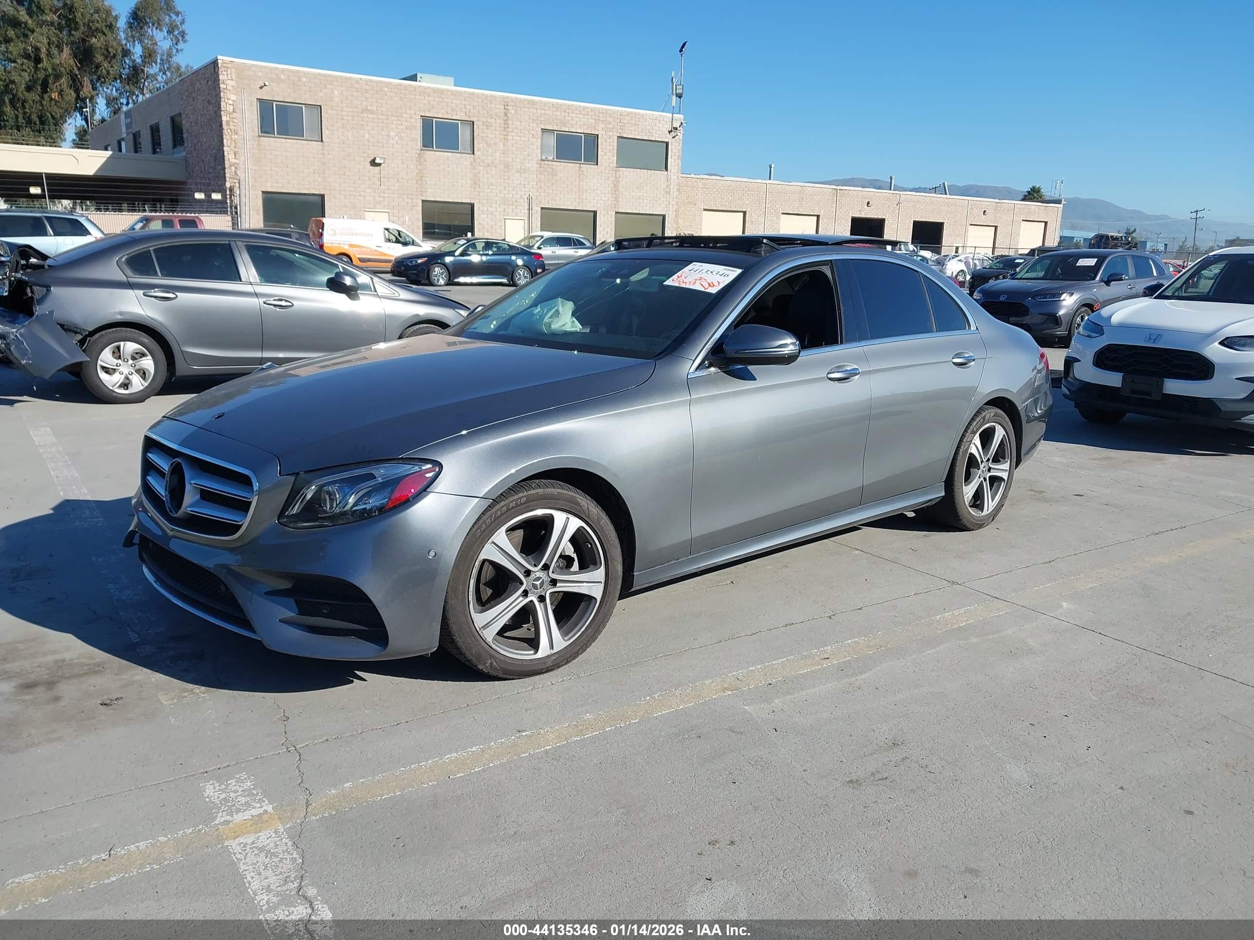 MERCEDES-BENZ E image 2