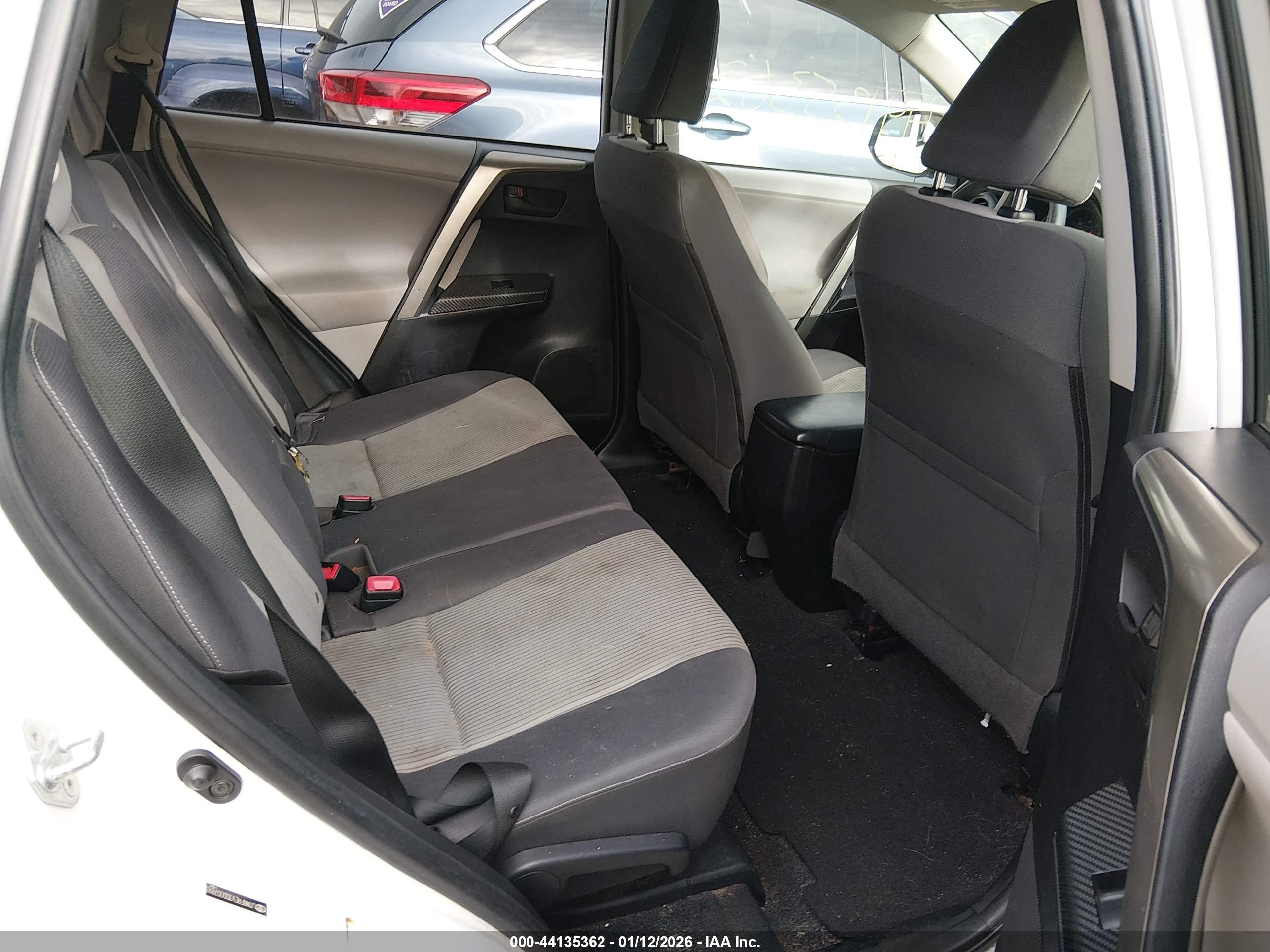 TOYOTA RAV4 image 8