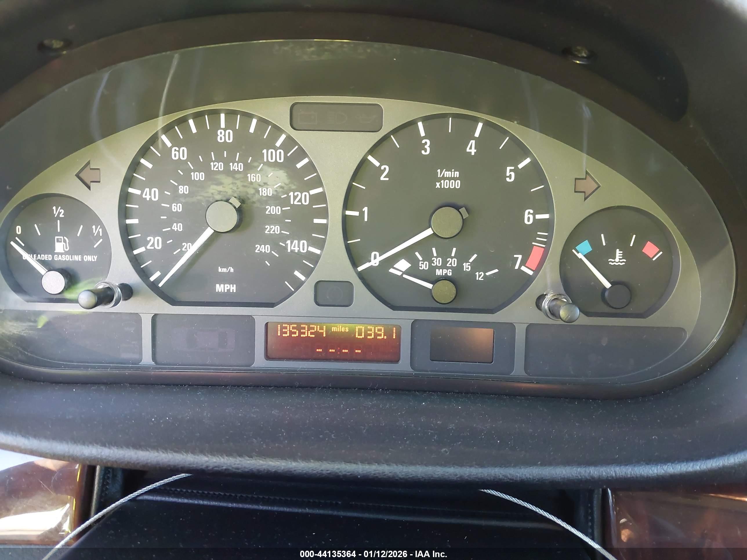 BMW 325I image 7