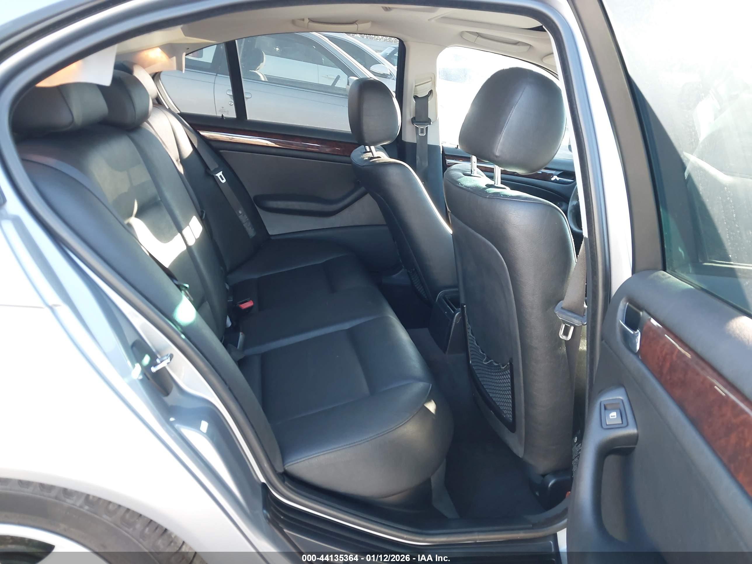 BMW 325I image 8