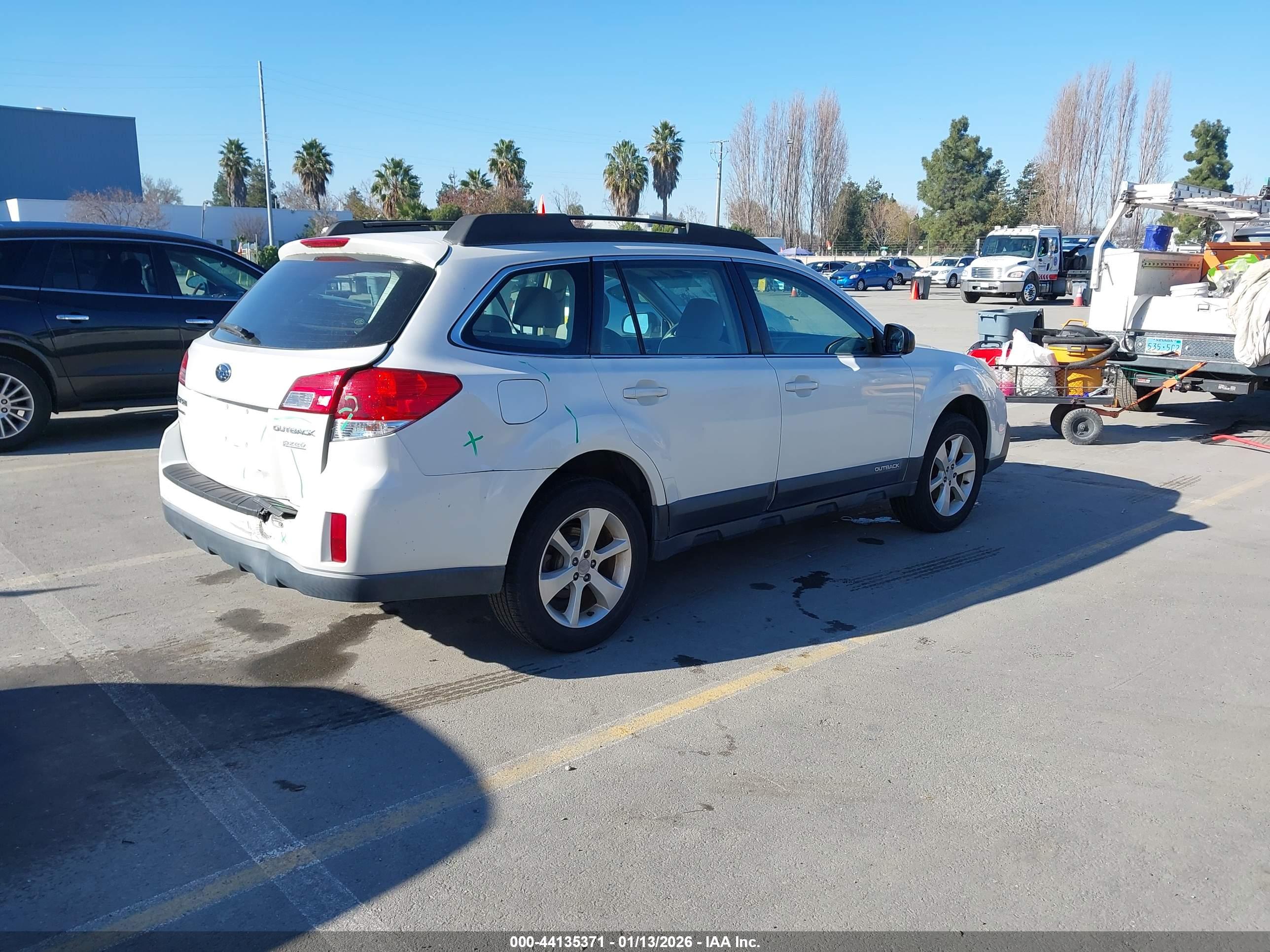 SUBARU OUTBACK image 4