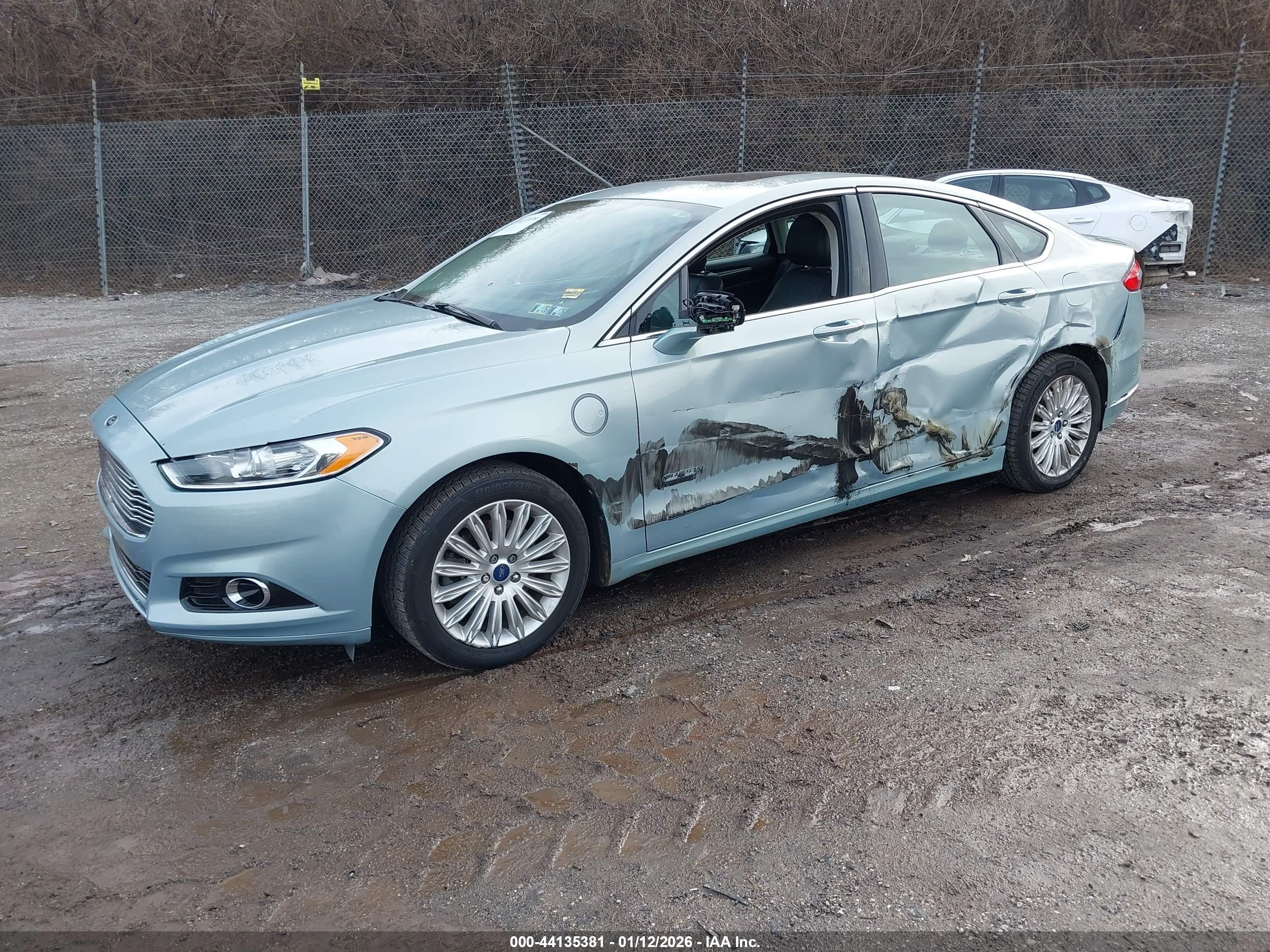 FORD FUSION image 2