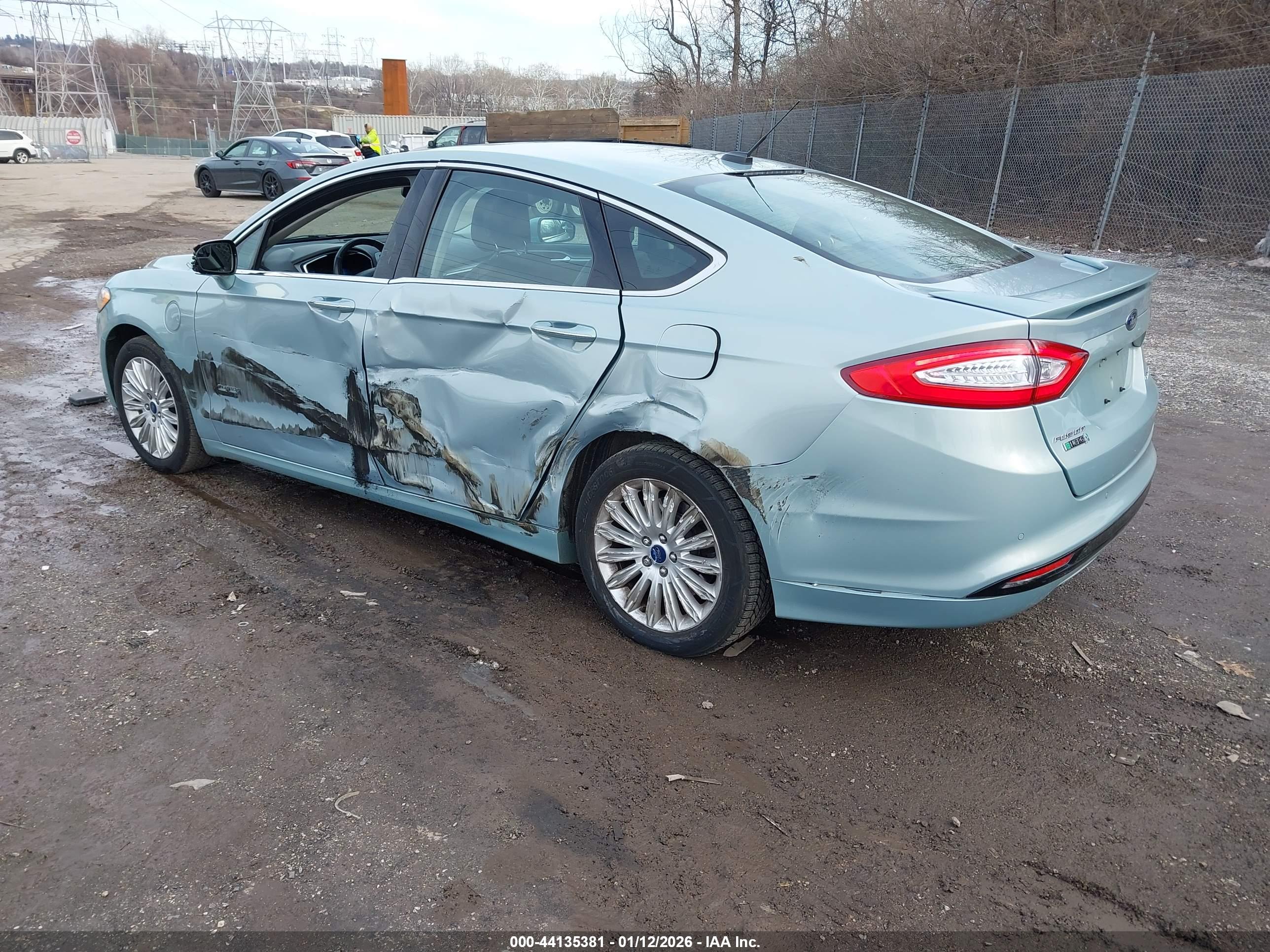 FORD FUSION image 3