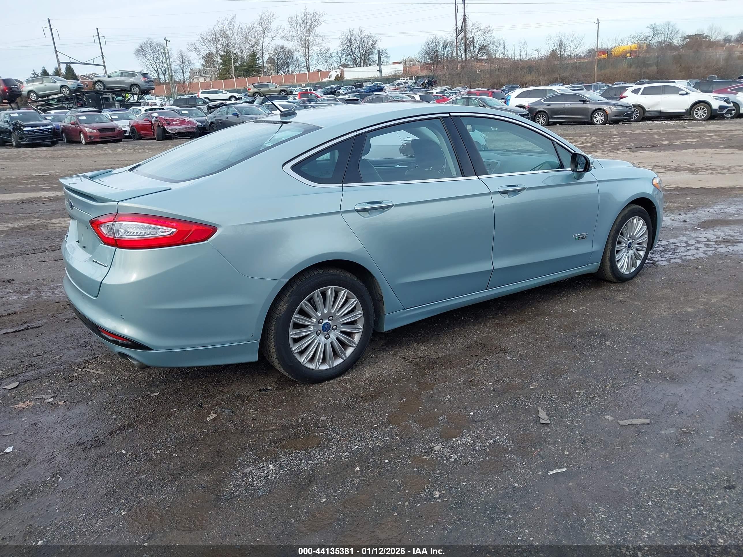 FORD FUSION image 4