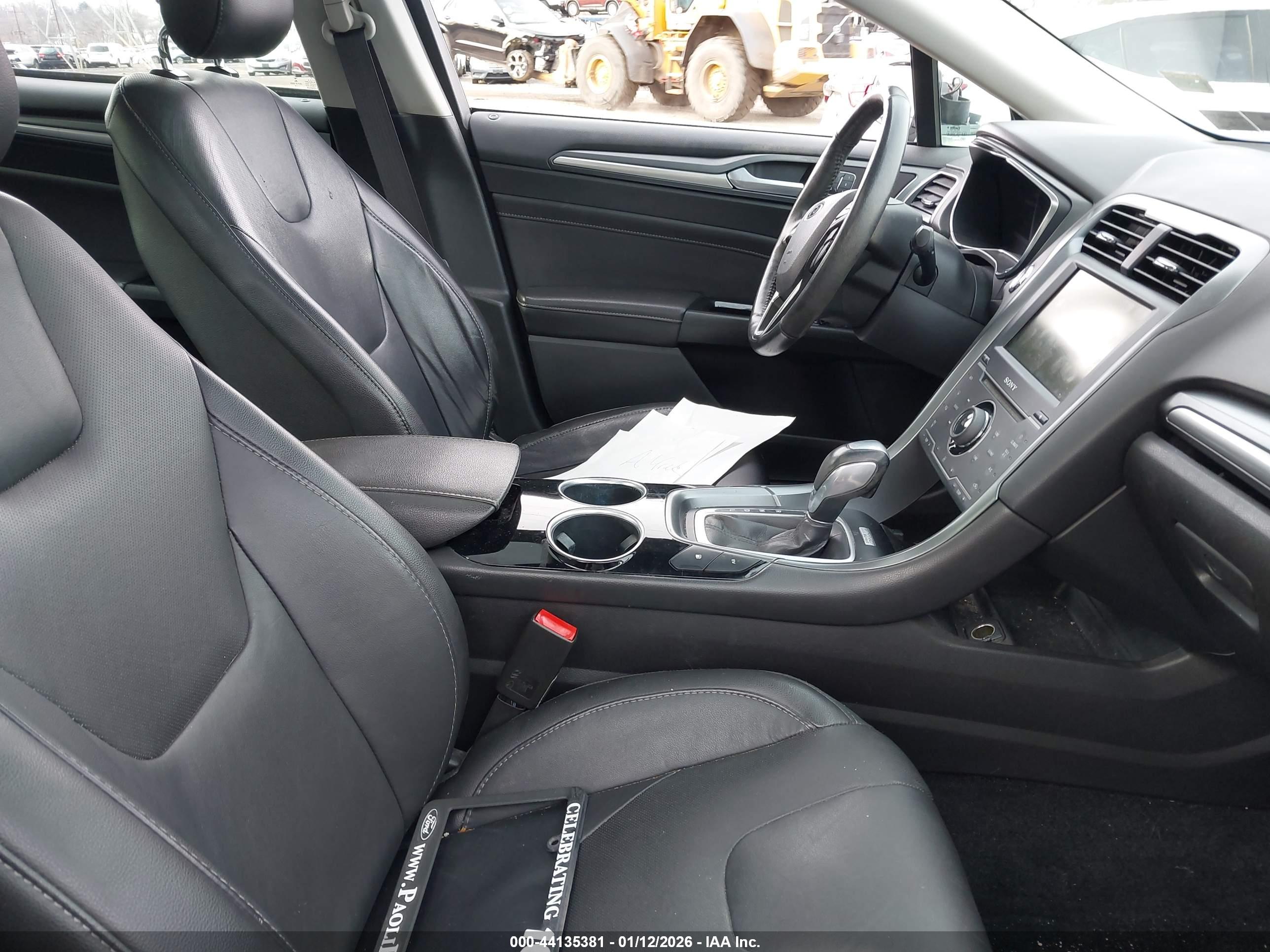 FORD FUSION image 5