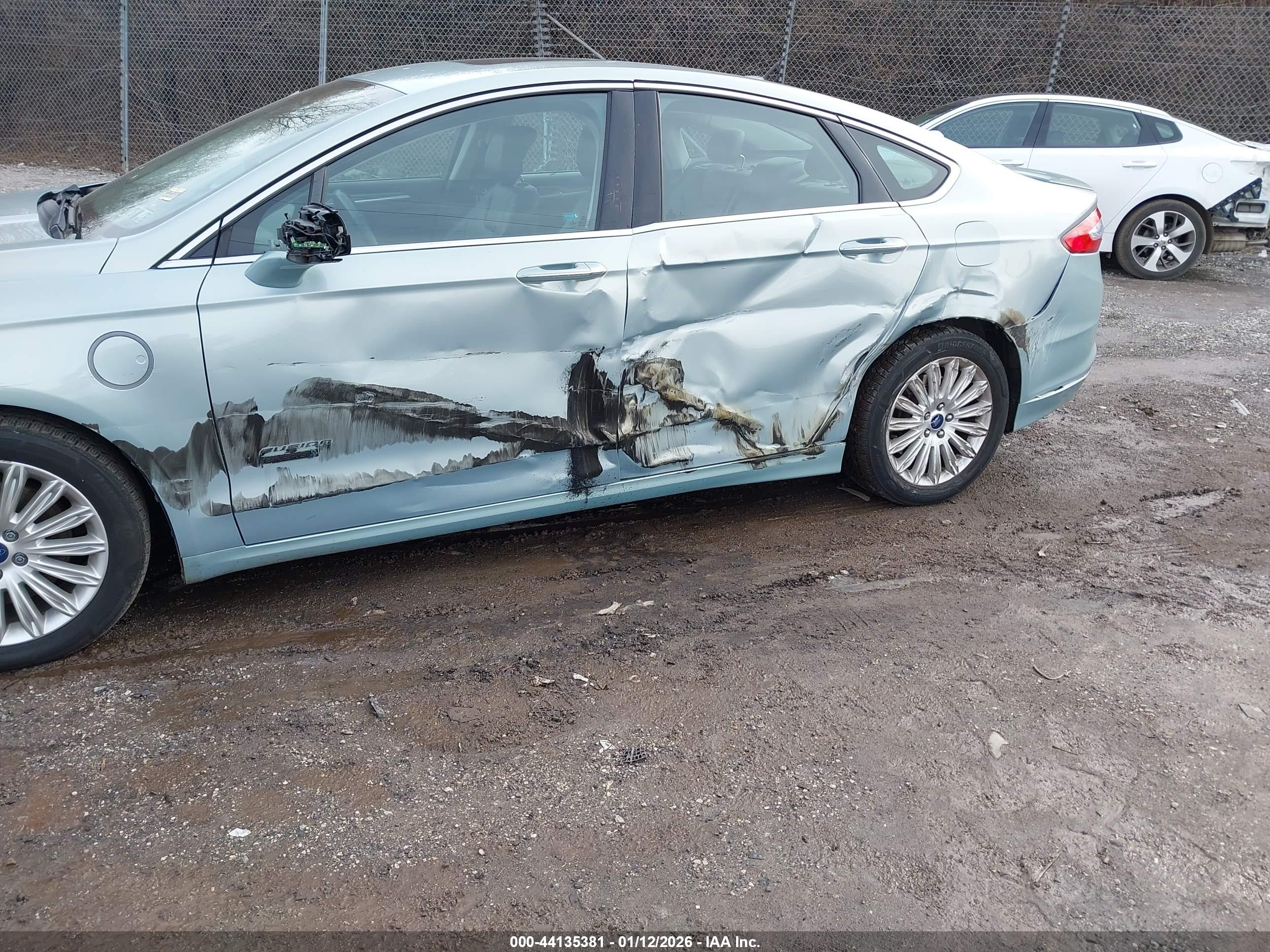 FORD FUSION image 6