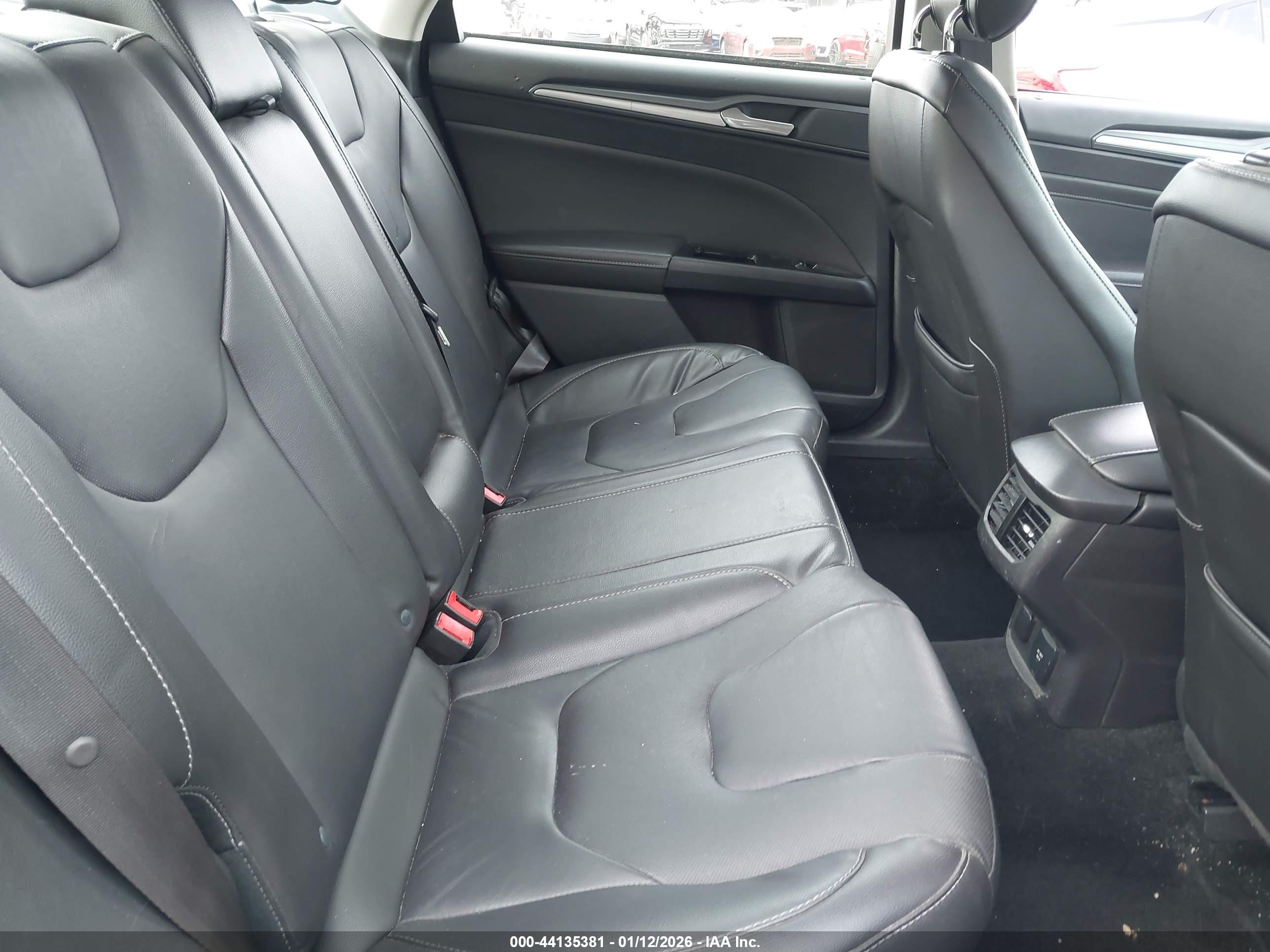 FORD FUSION image 8