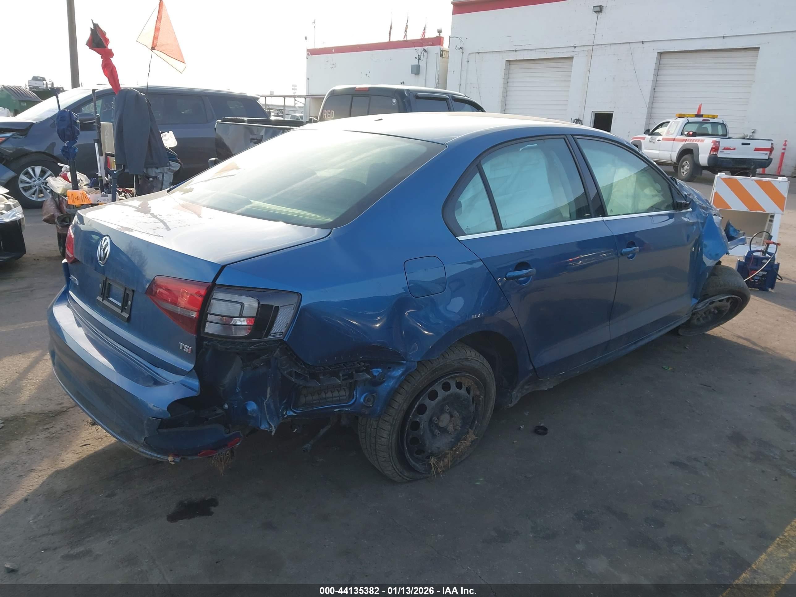 VOLKSWAGEN JETTA image 4