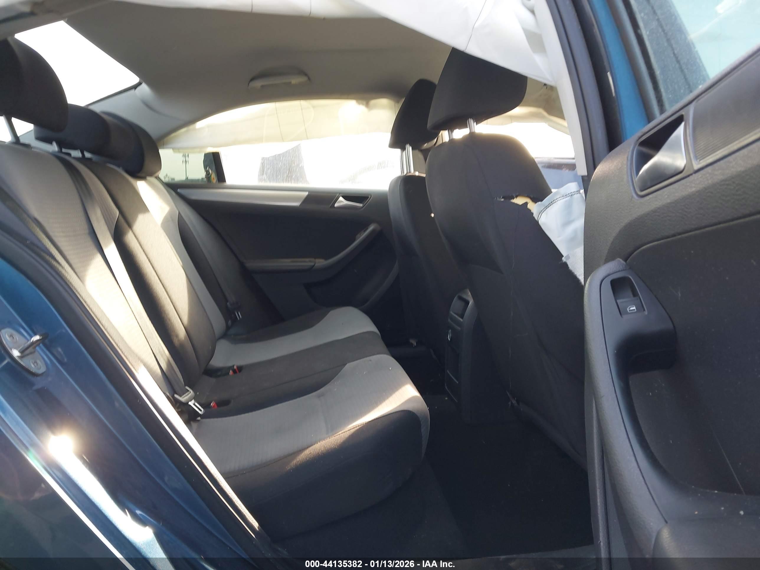 VOLKSWAGEN JETTA image 8