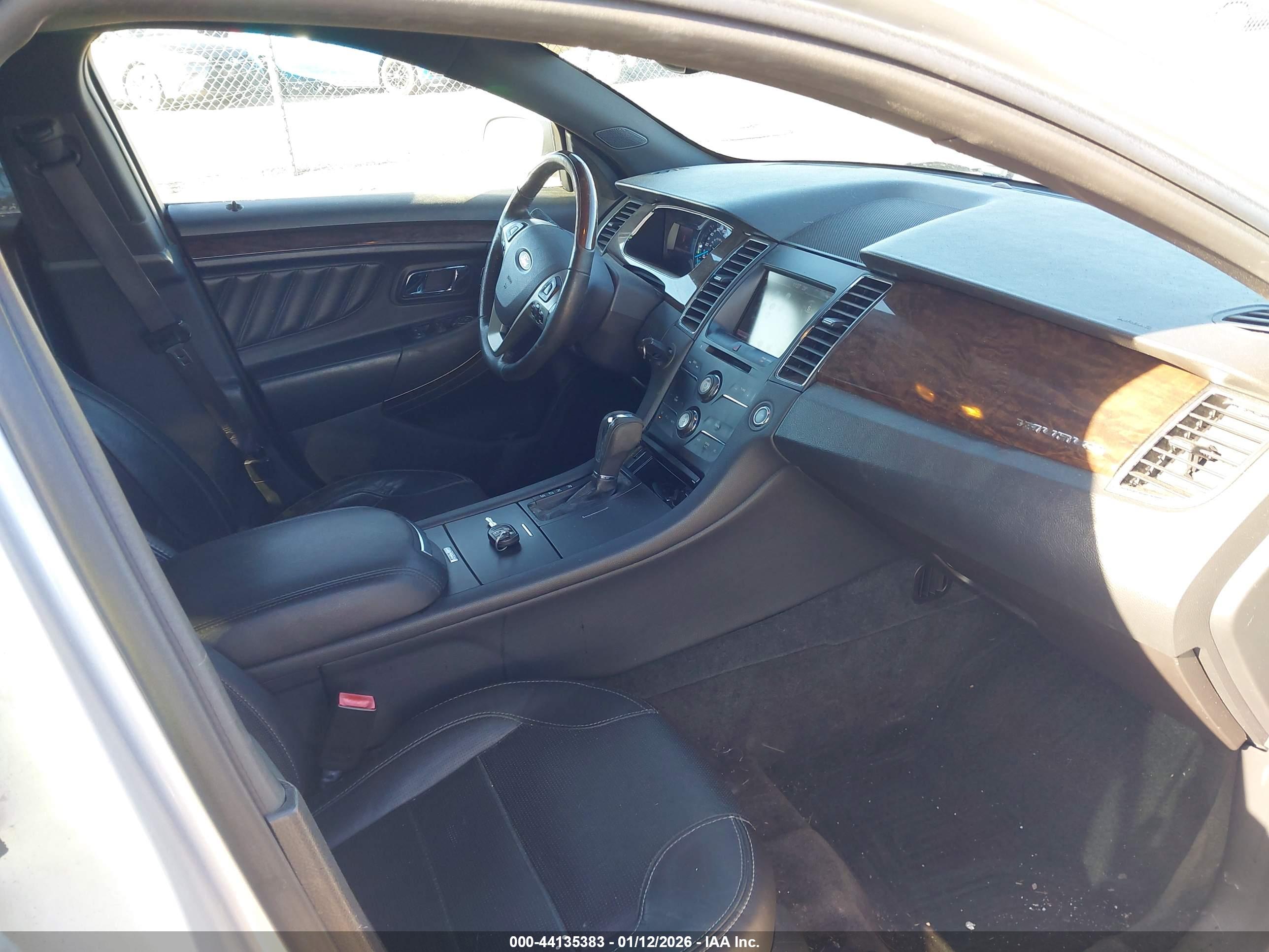 FORD TAURUS image 5
