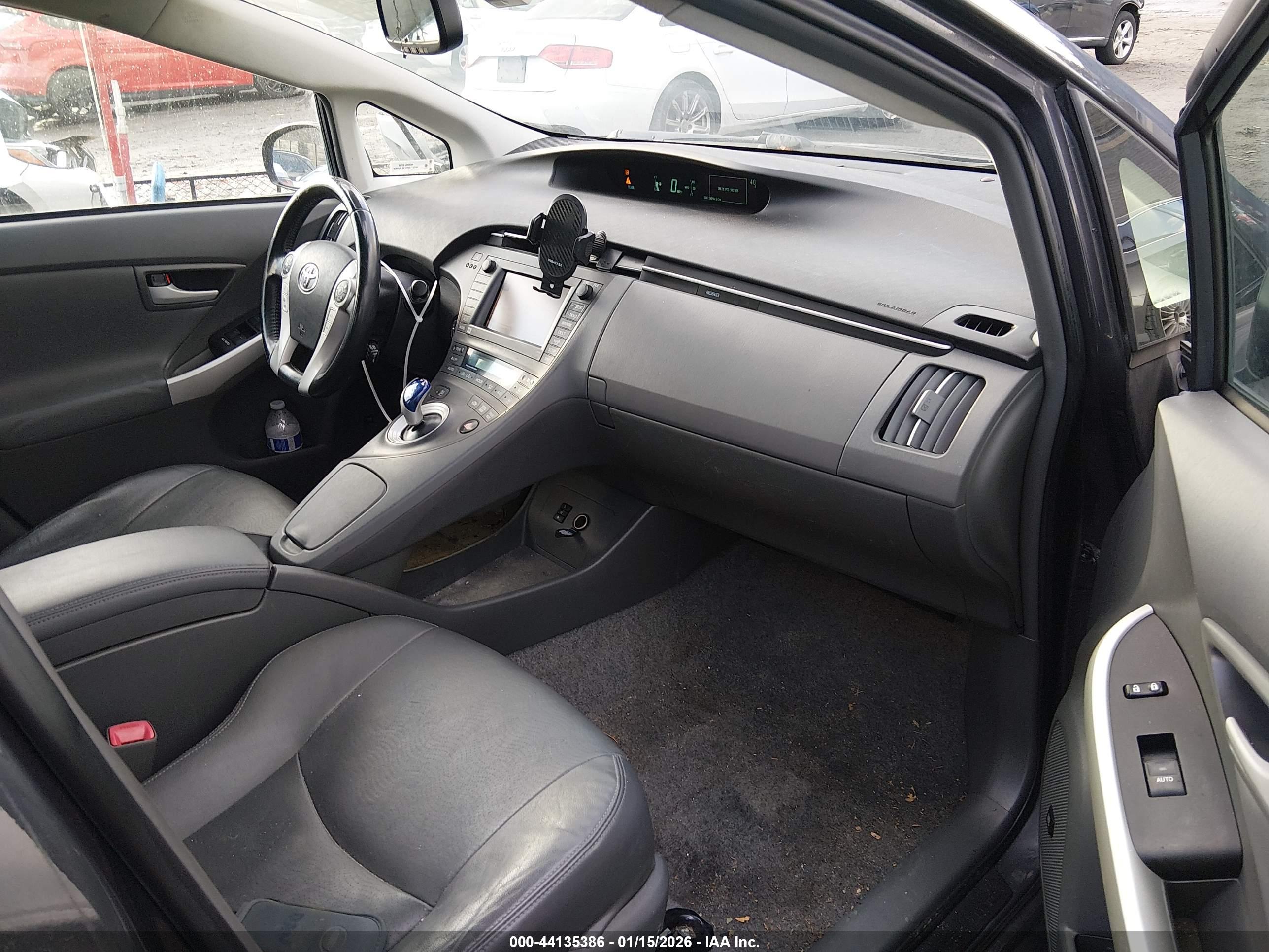 TOYOTA PRIUS image 5