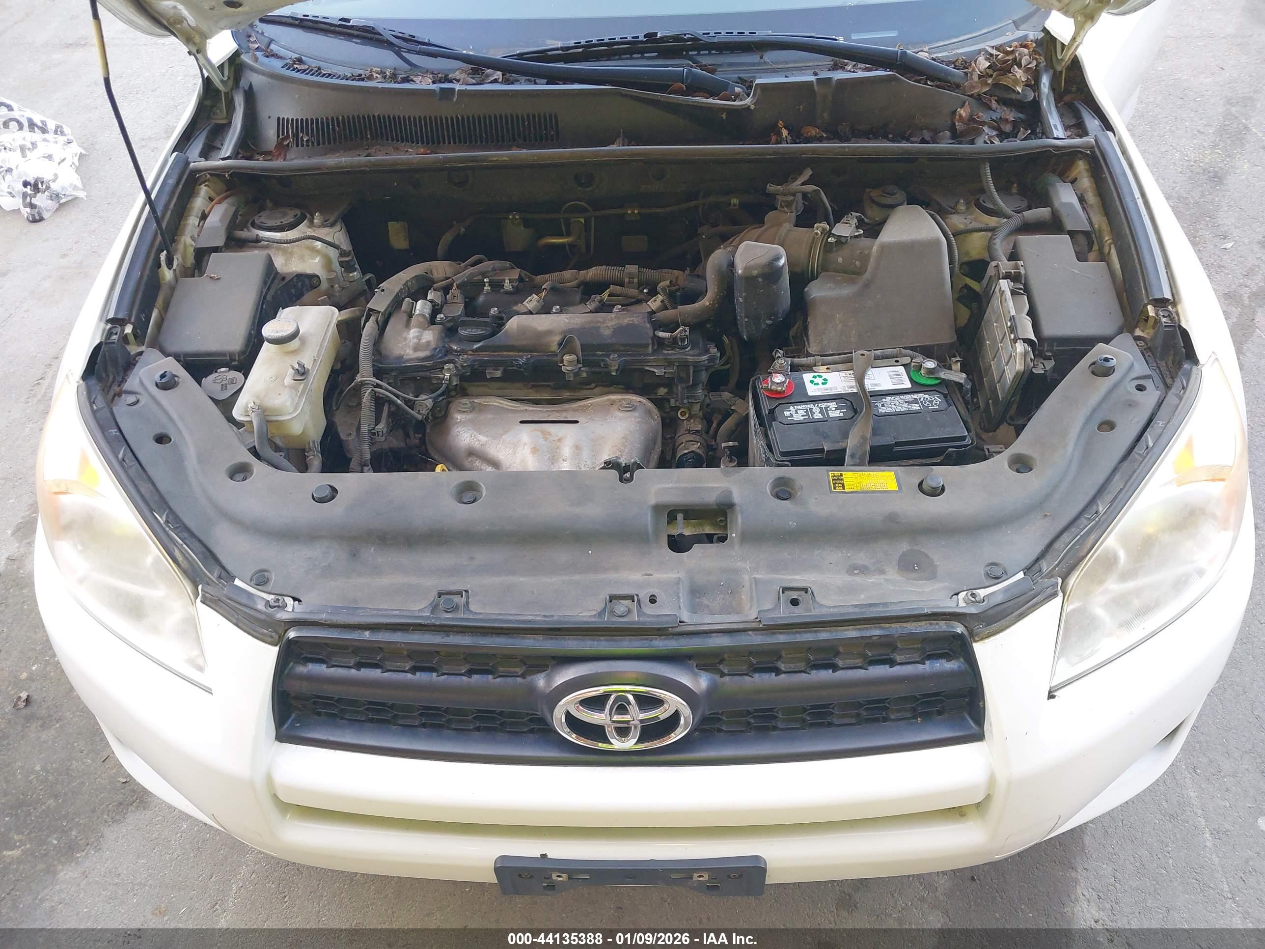 TOYOTA RAV4 image 10