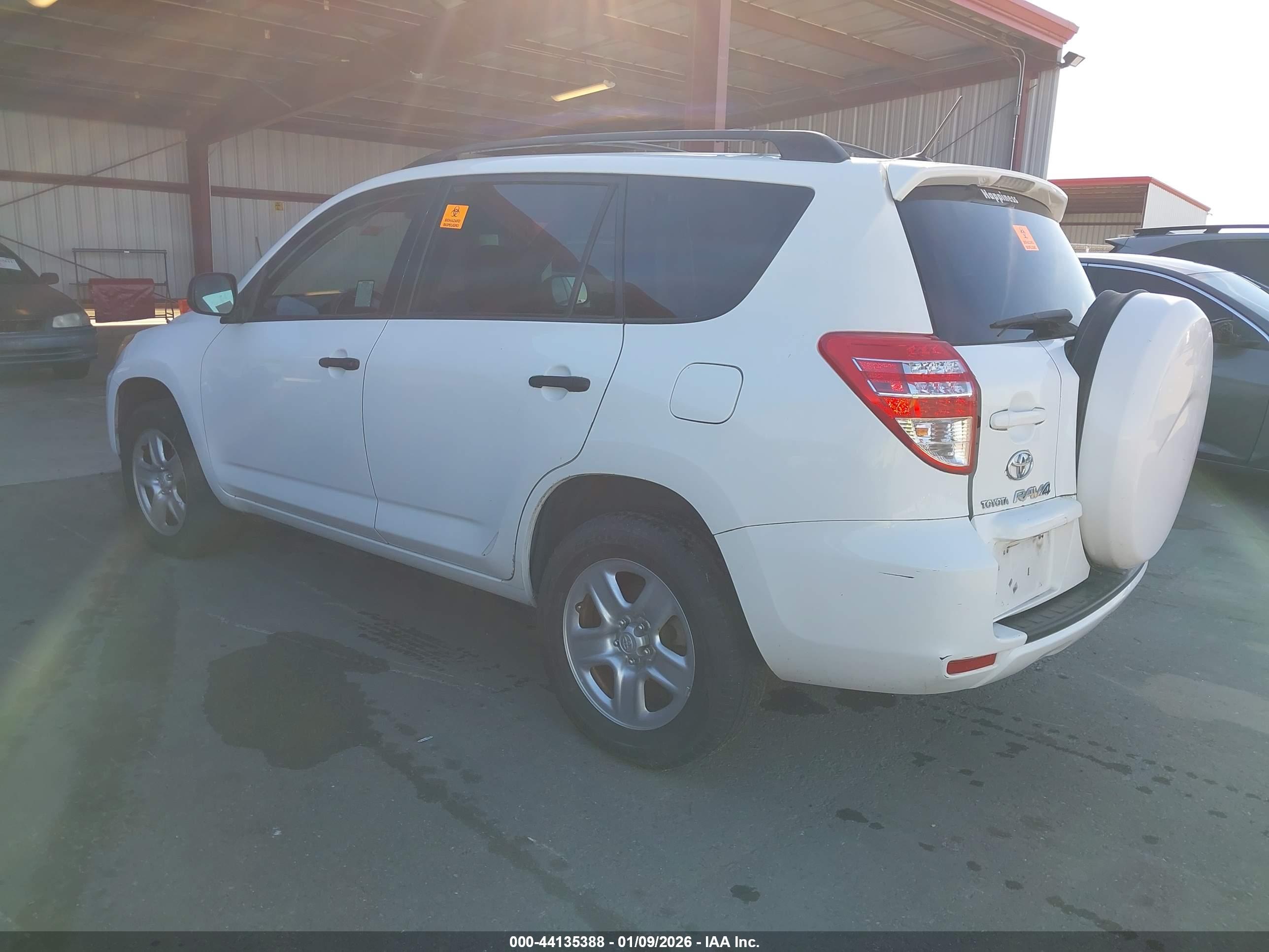 TOYOTA RAV4 image 3