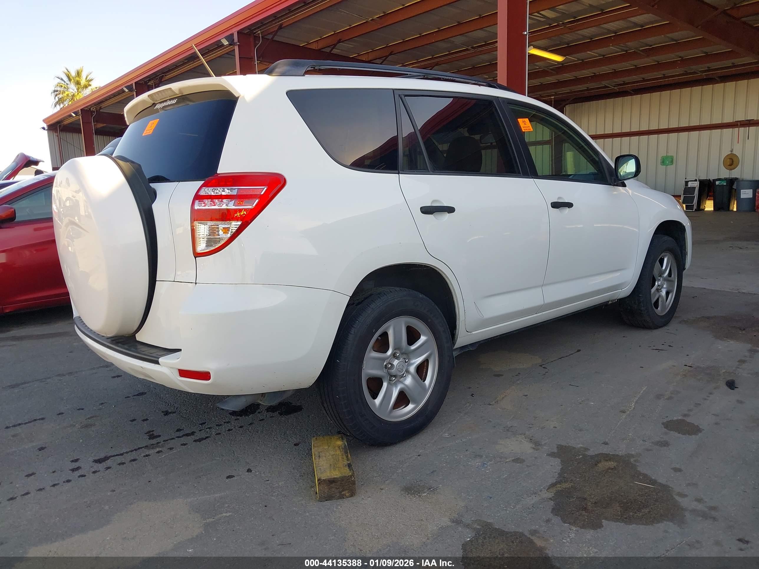 TOYOTA RAV4 image 4
