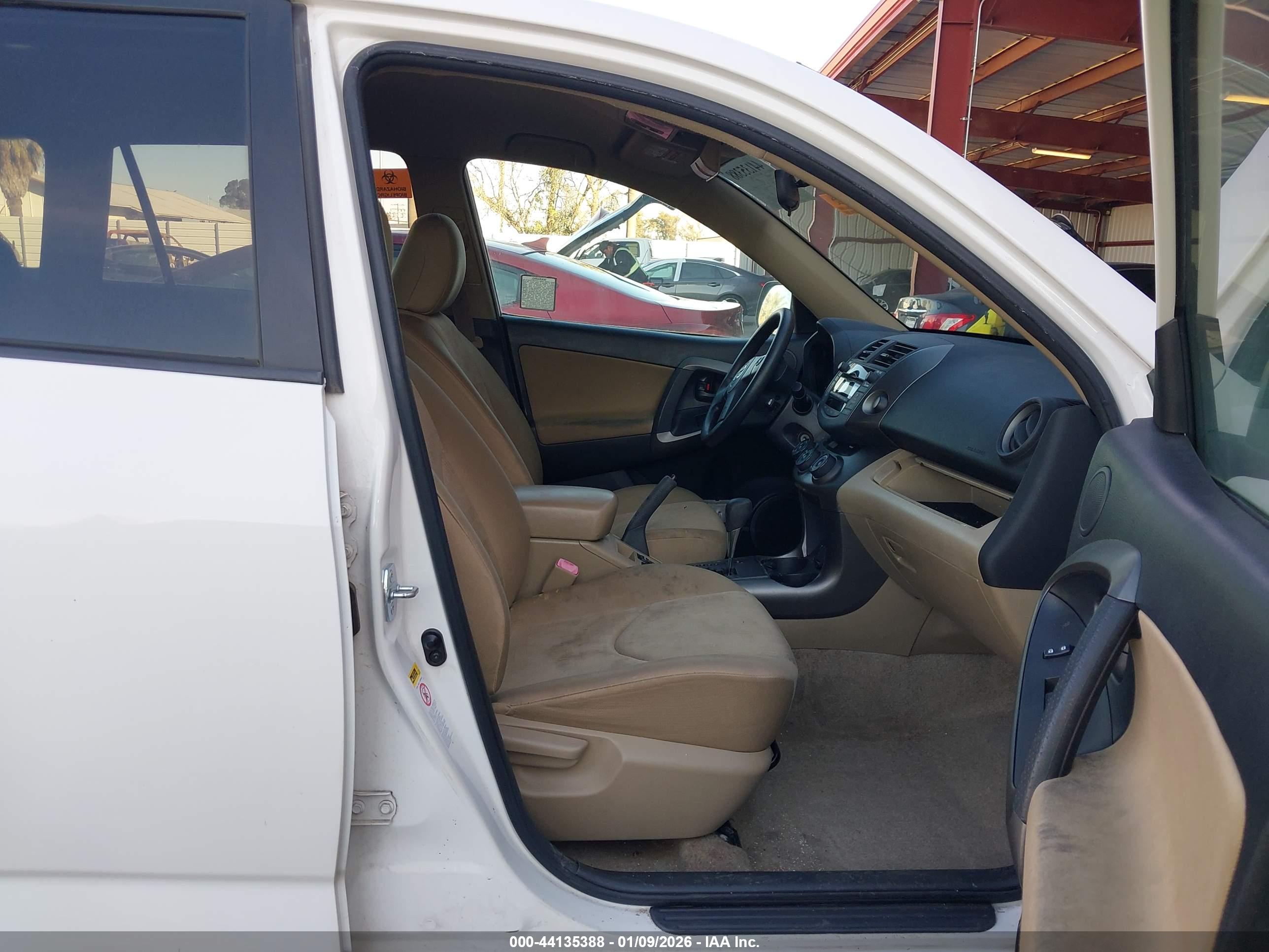 TOYOTA RAV4 image 5