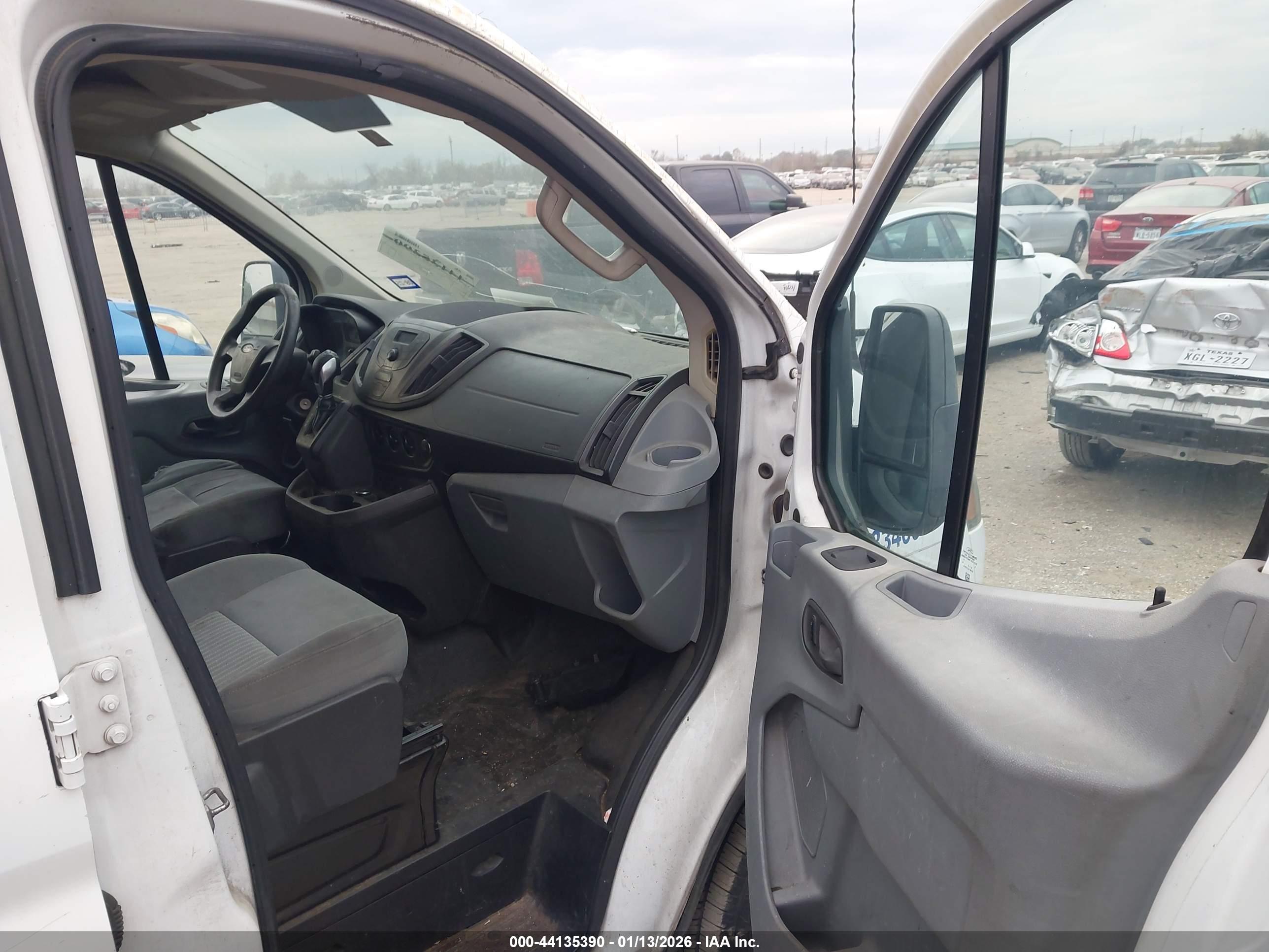FORD TRANSIT-150 image 5