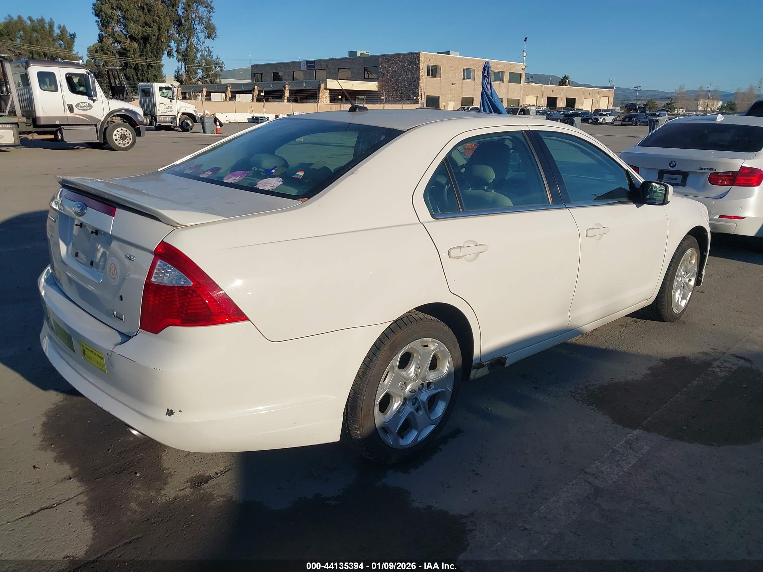 FORD FUSION image 4