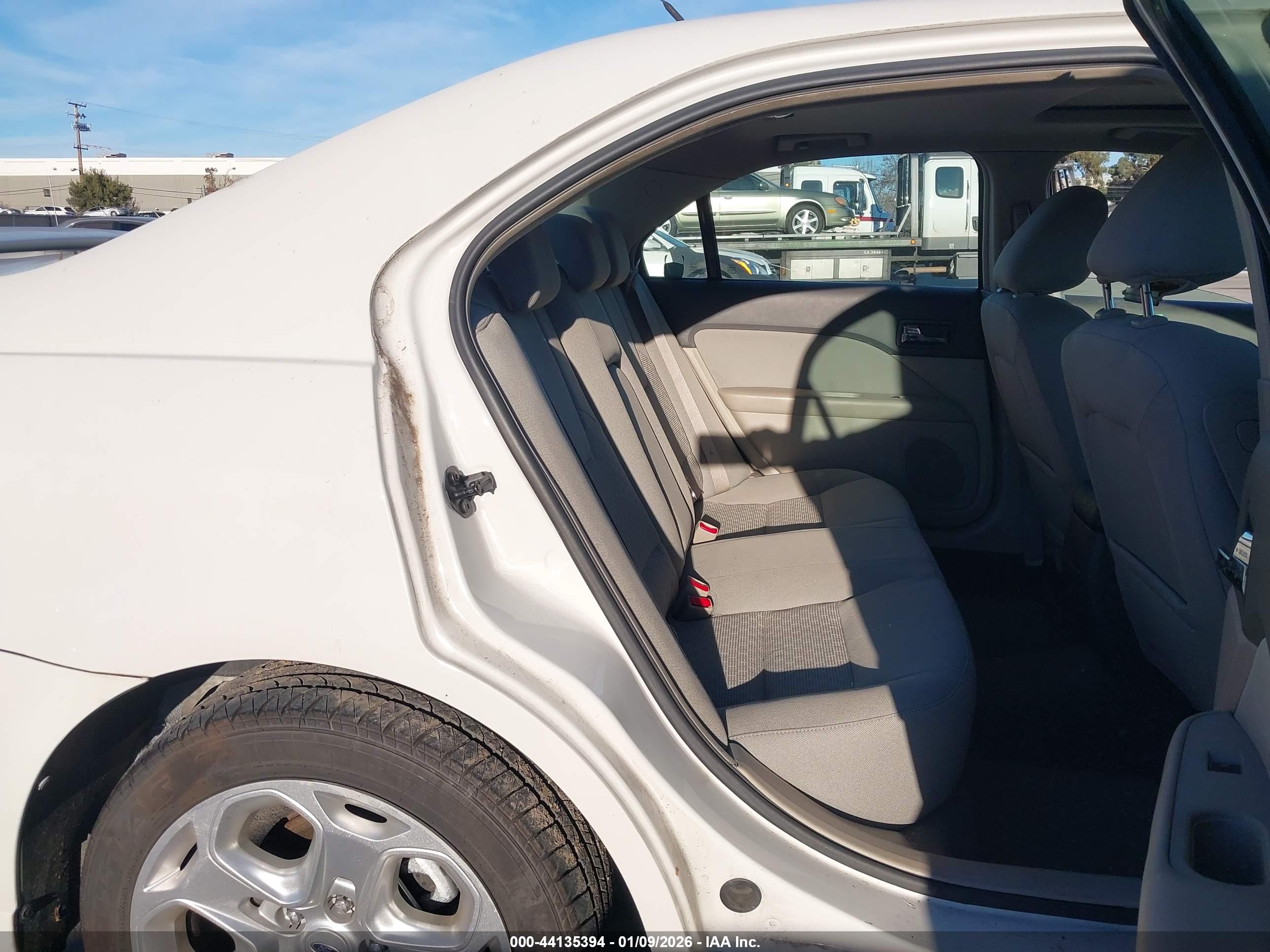 FORD FUSION image 8
