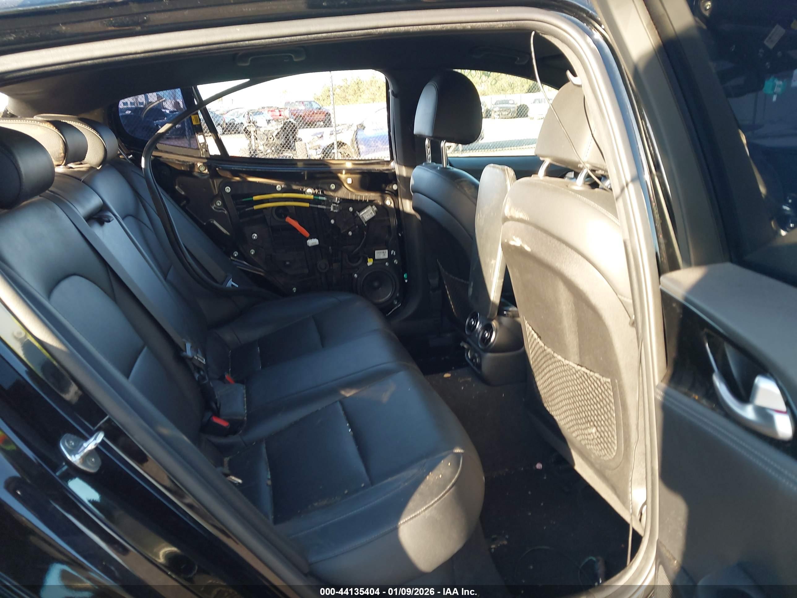 KIA STINGER image 8