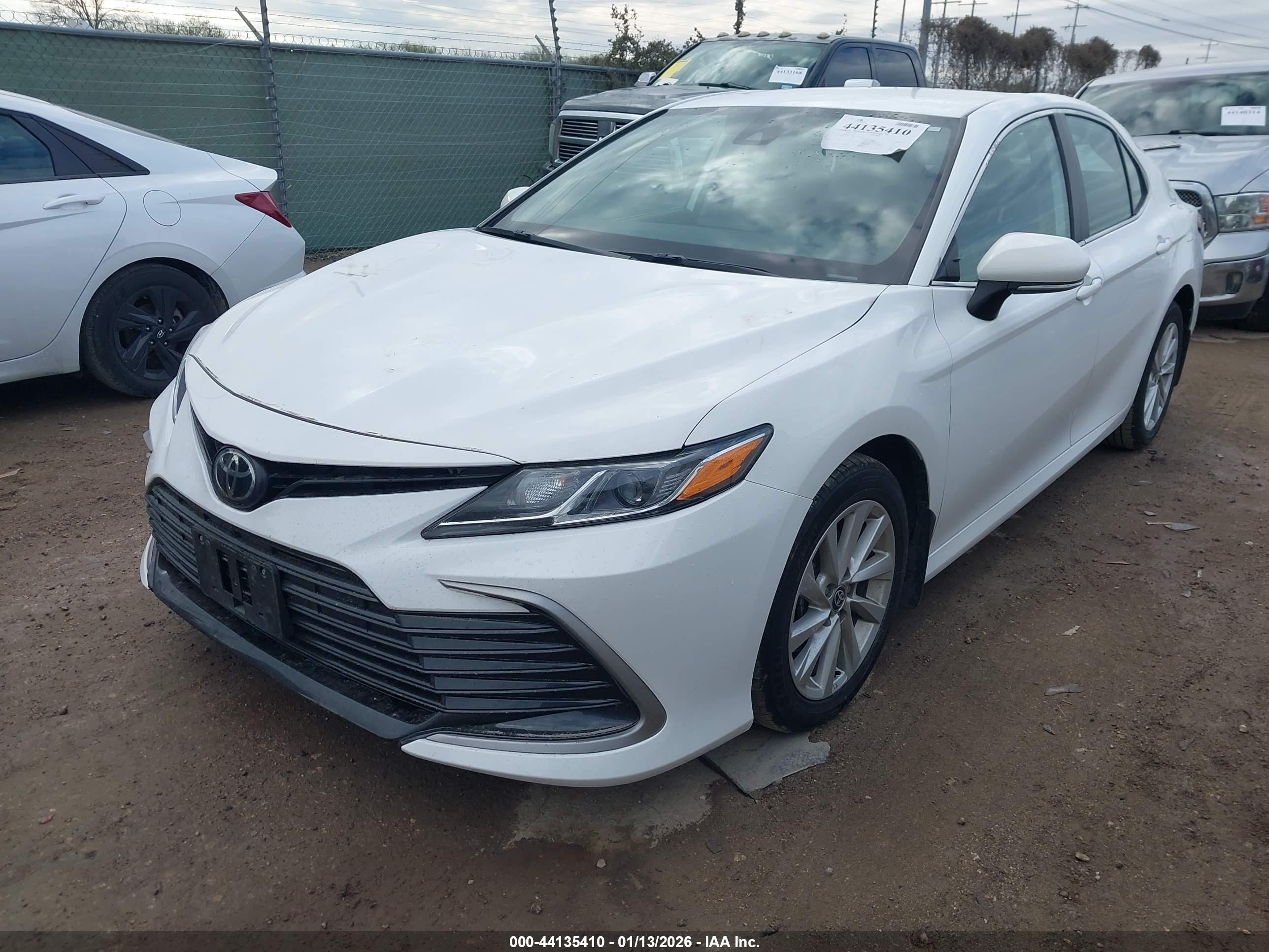 TOYOTA CAMRY image 2