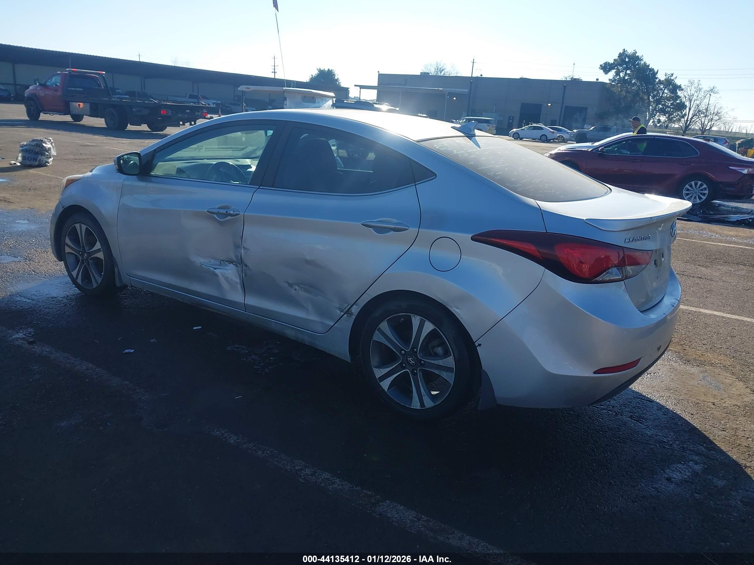 HYUNDAI ELANTRA image 3