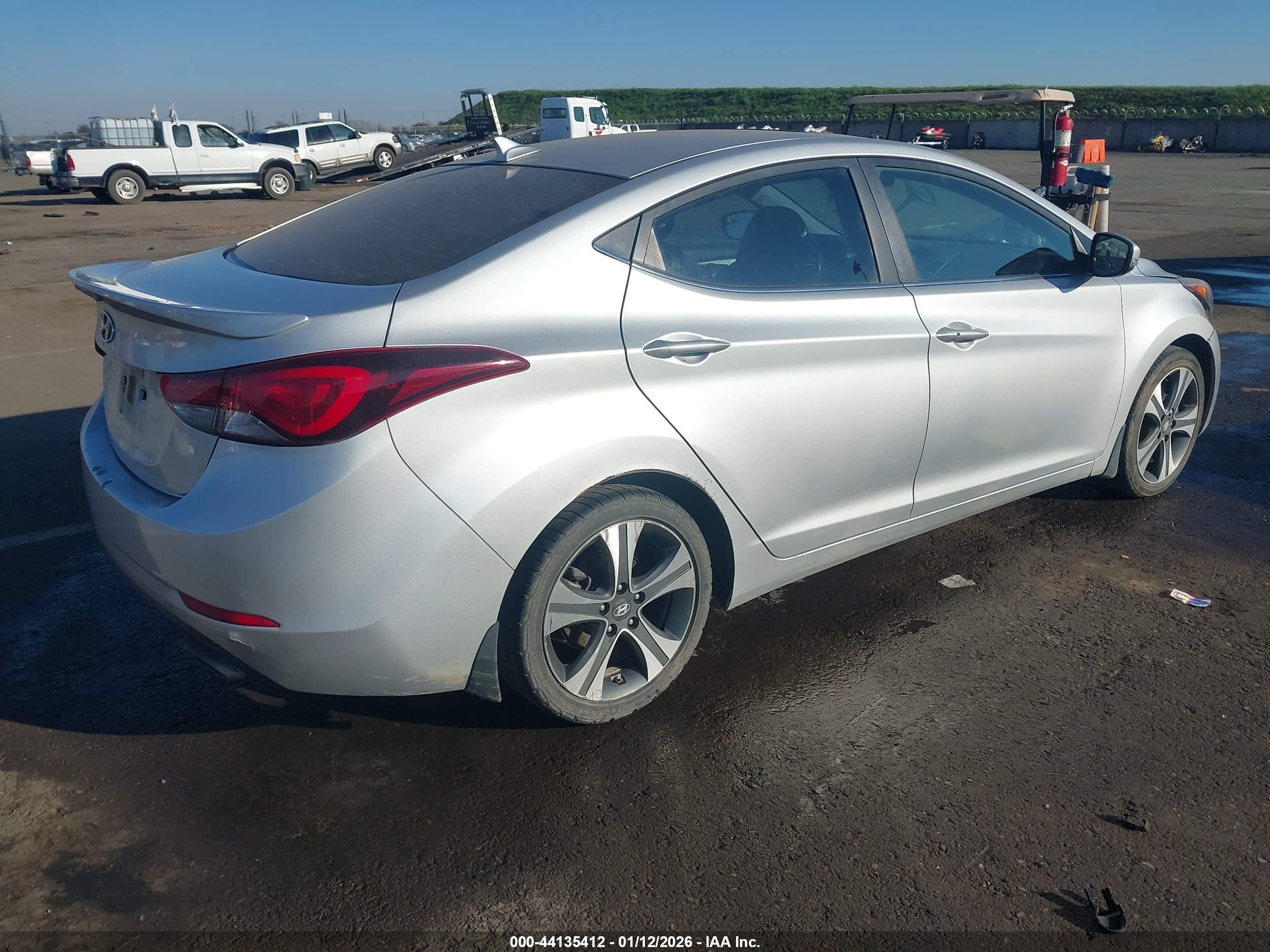 HYUNDAI ELANTRA image 4