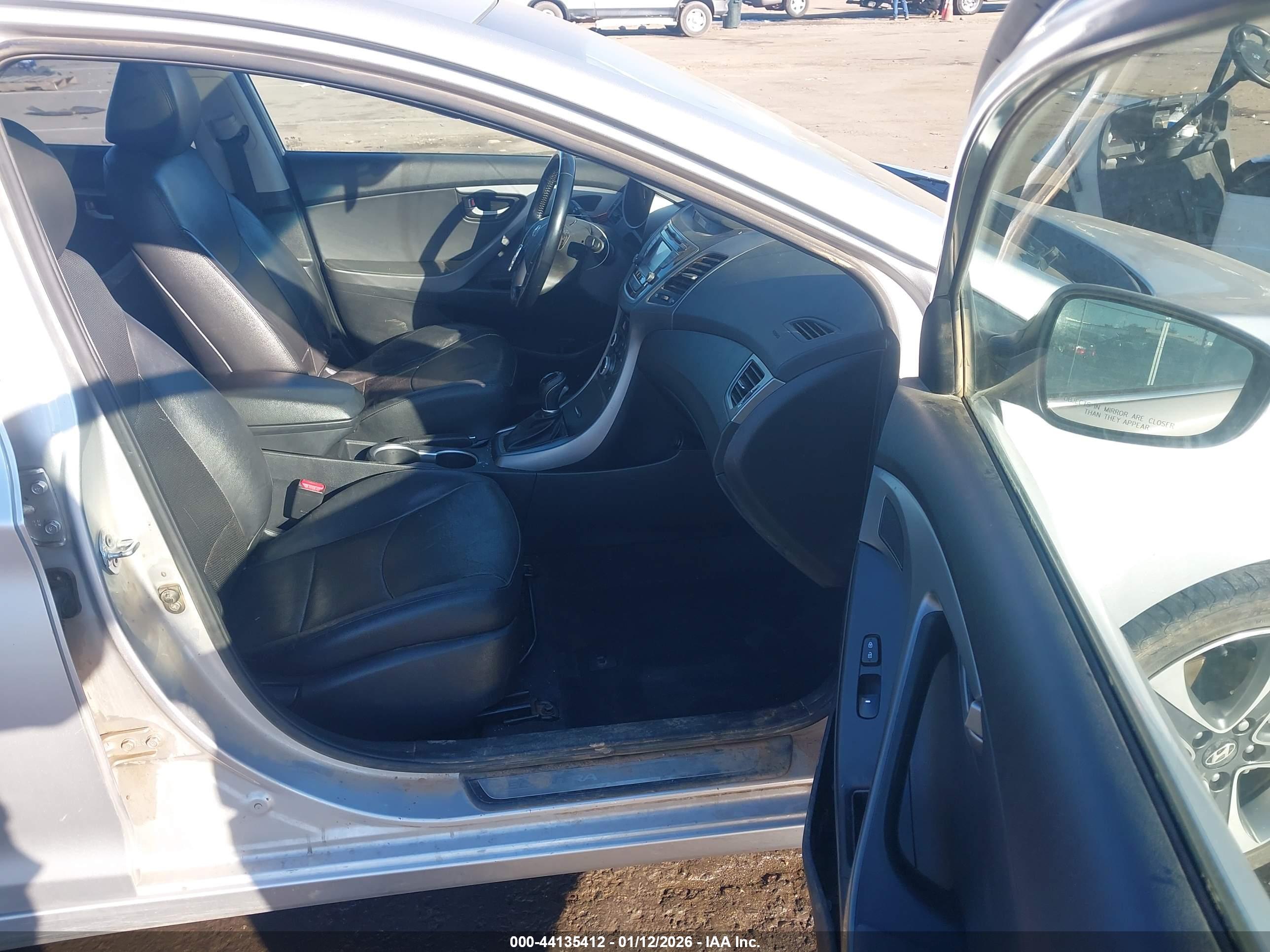 HYUNDAI ELANTRA image 5