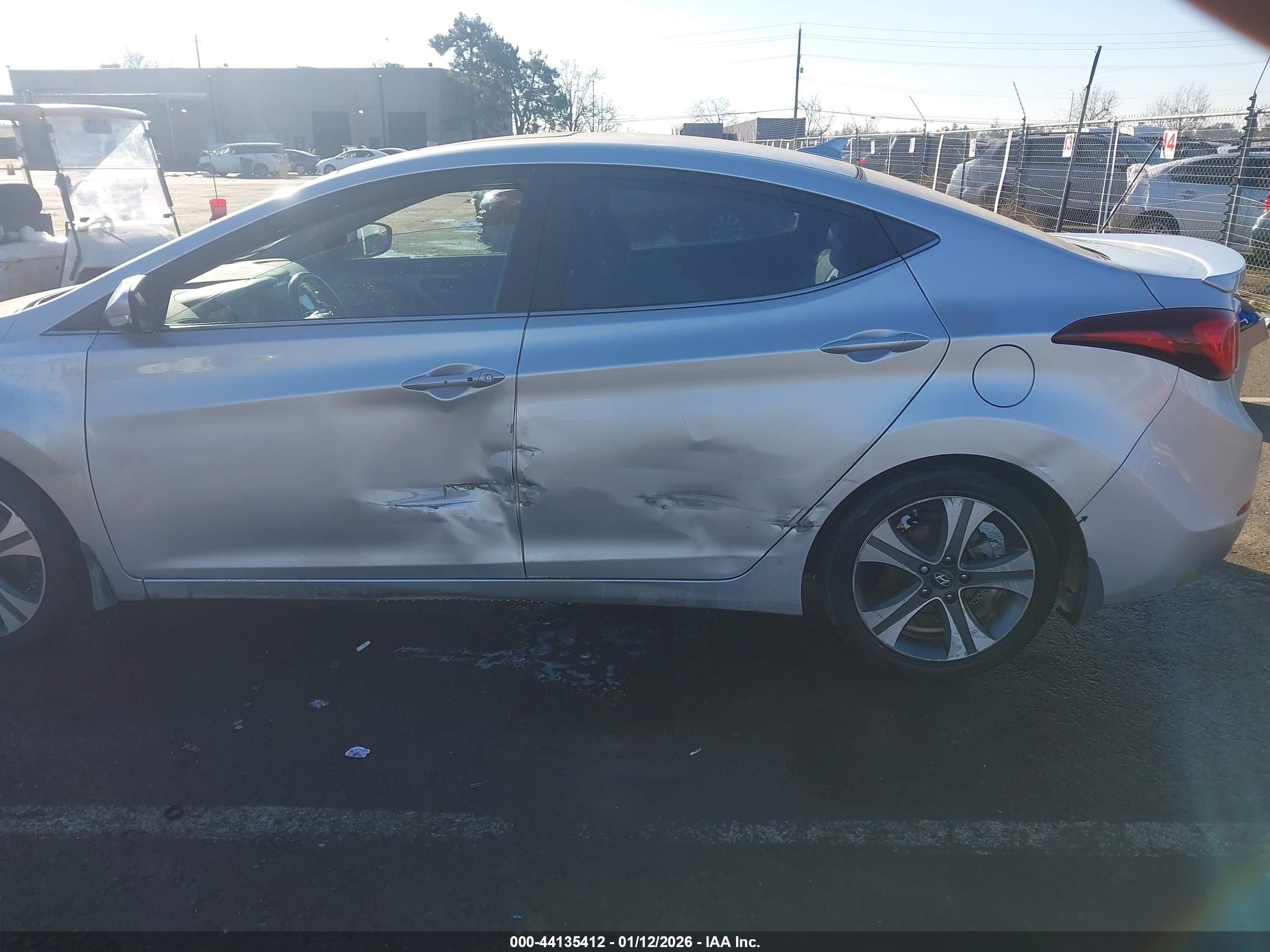 HYUNDAI ELANTRA image 6
