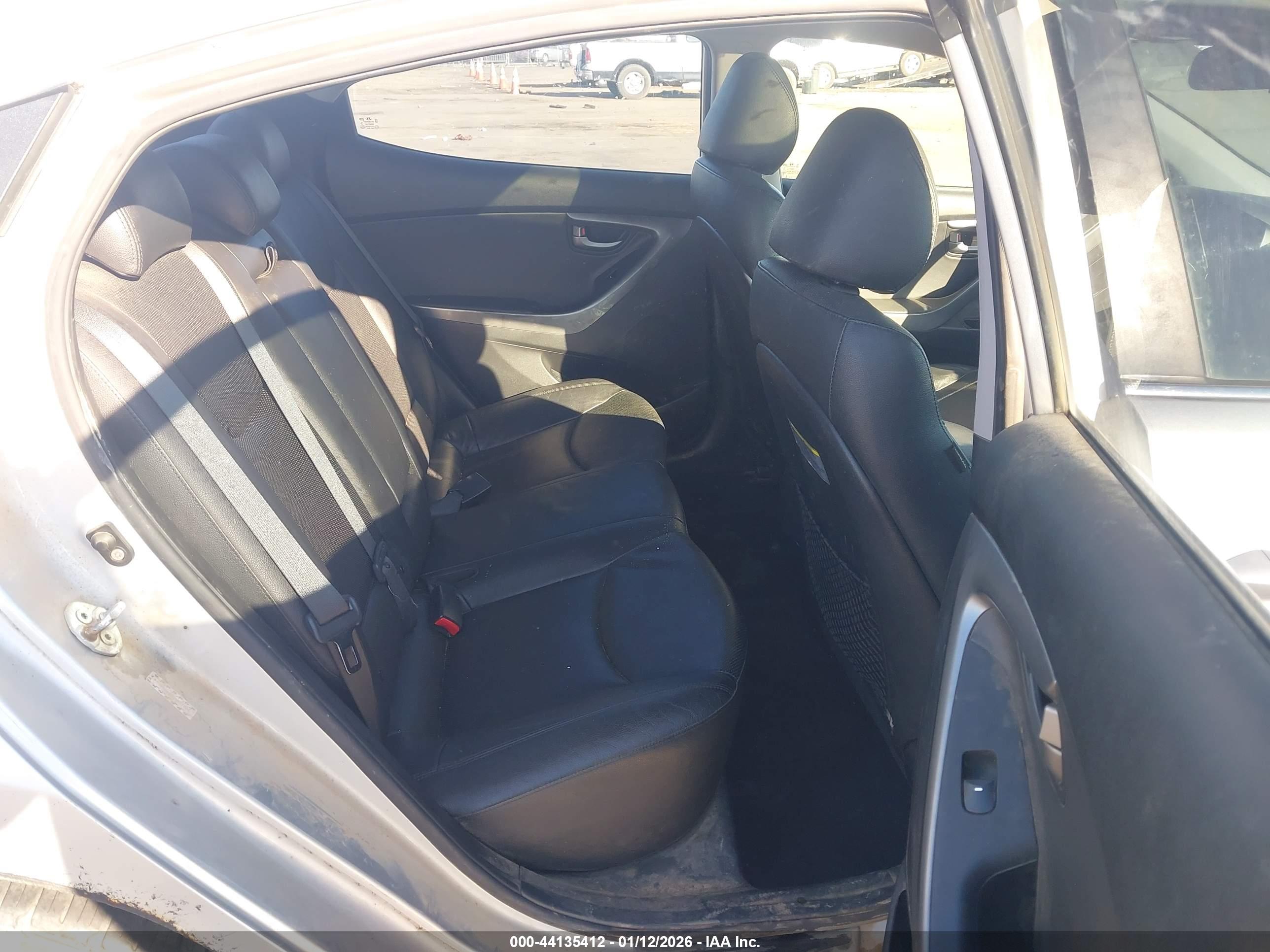 HYUNDAI ELANTRA image 8