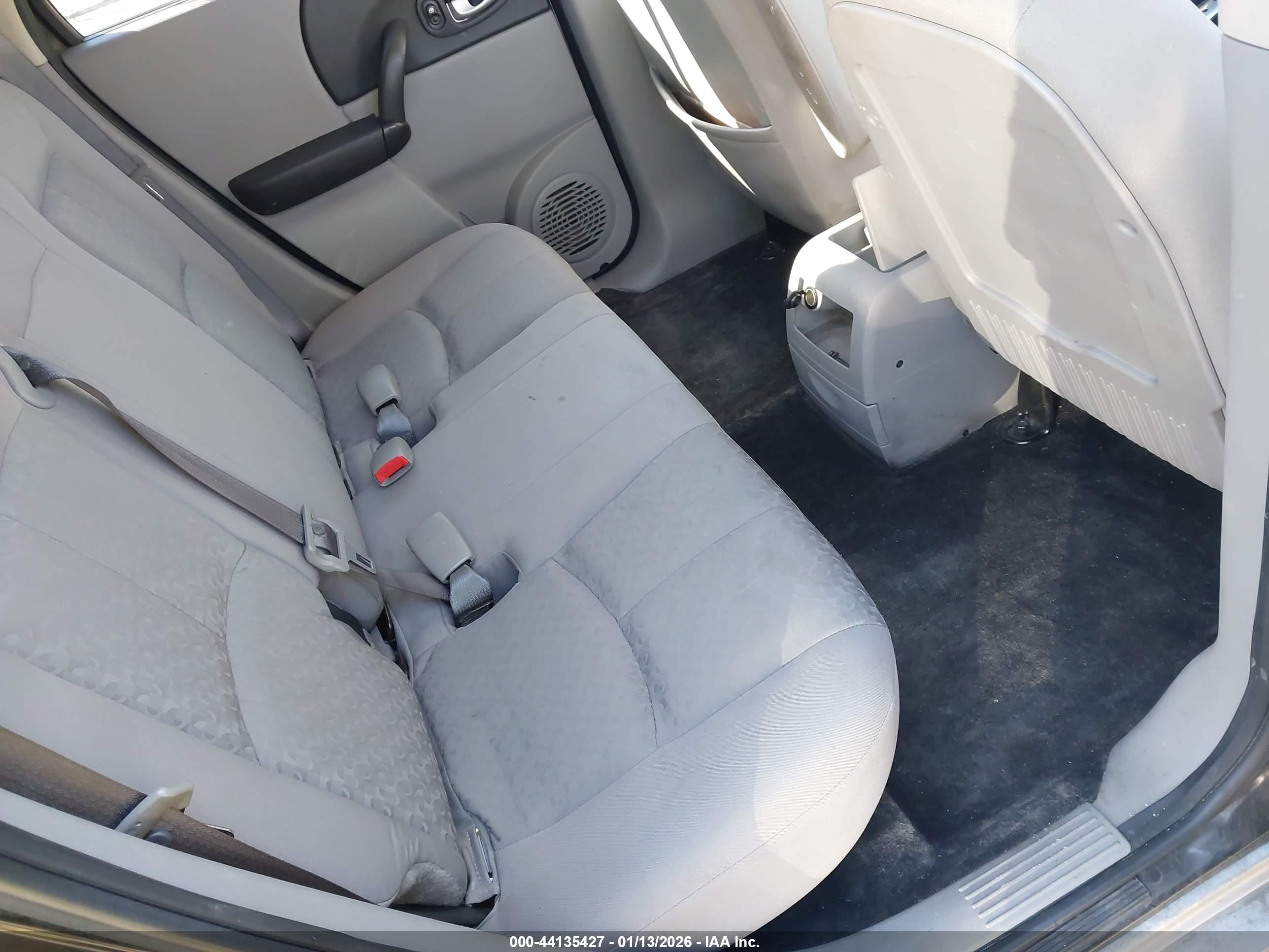 SATURN VUE image 8