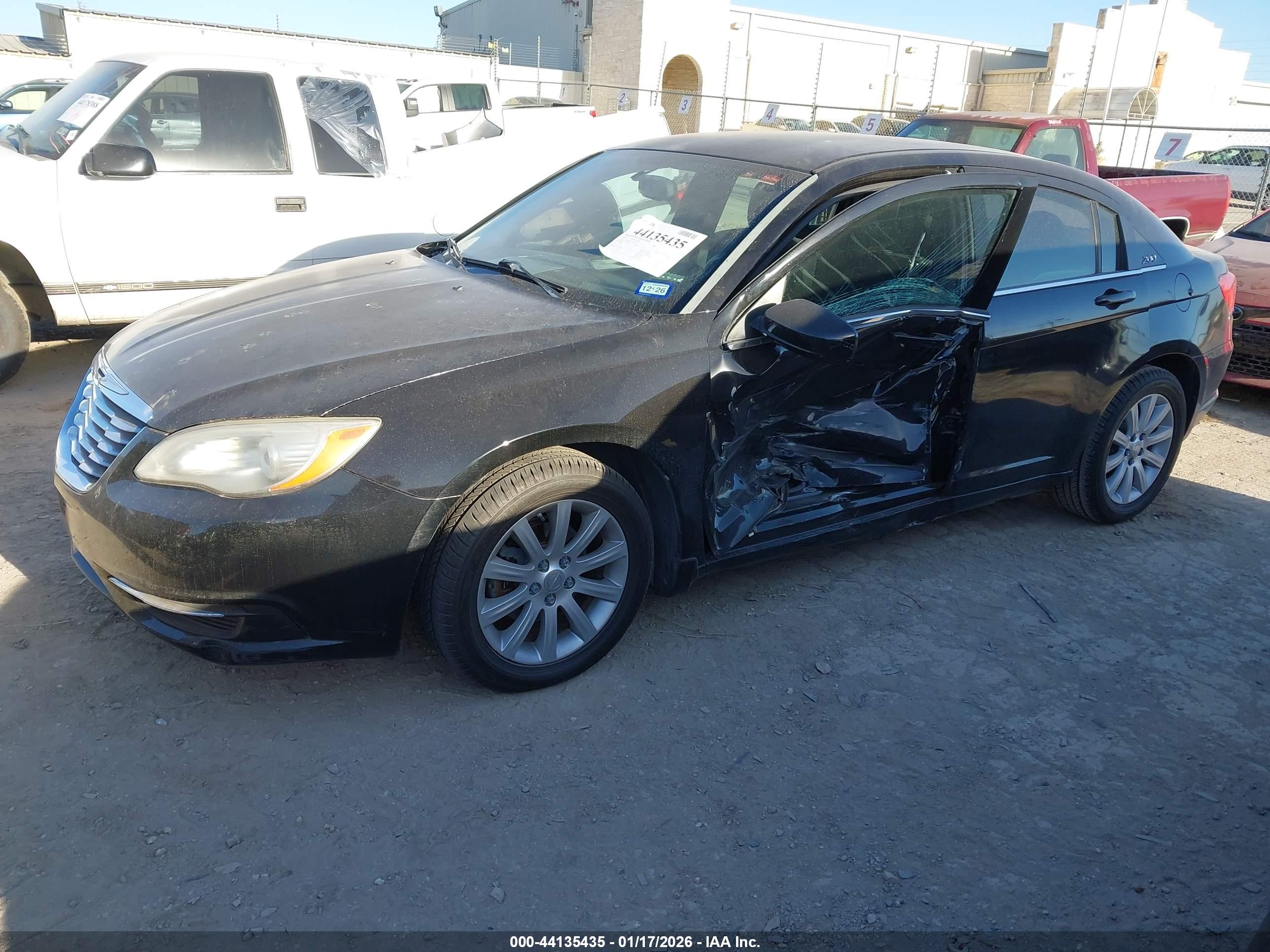 CHRYSLER 200 image 2
