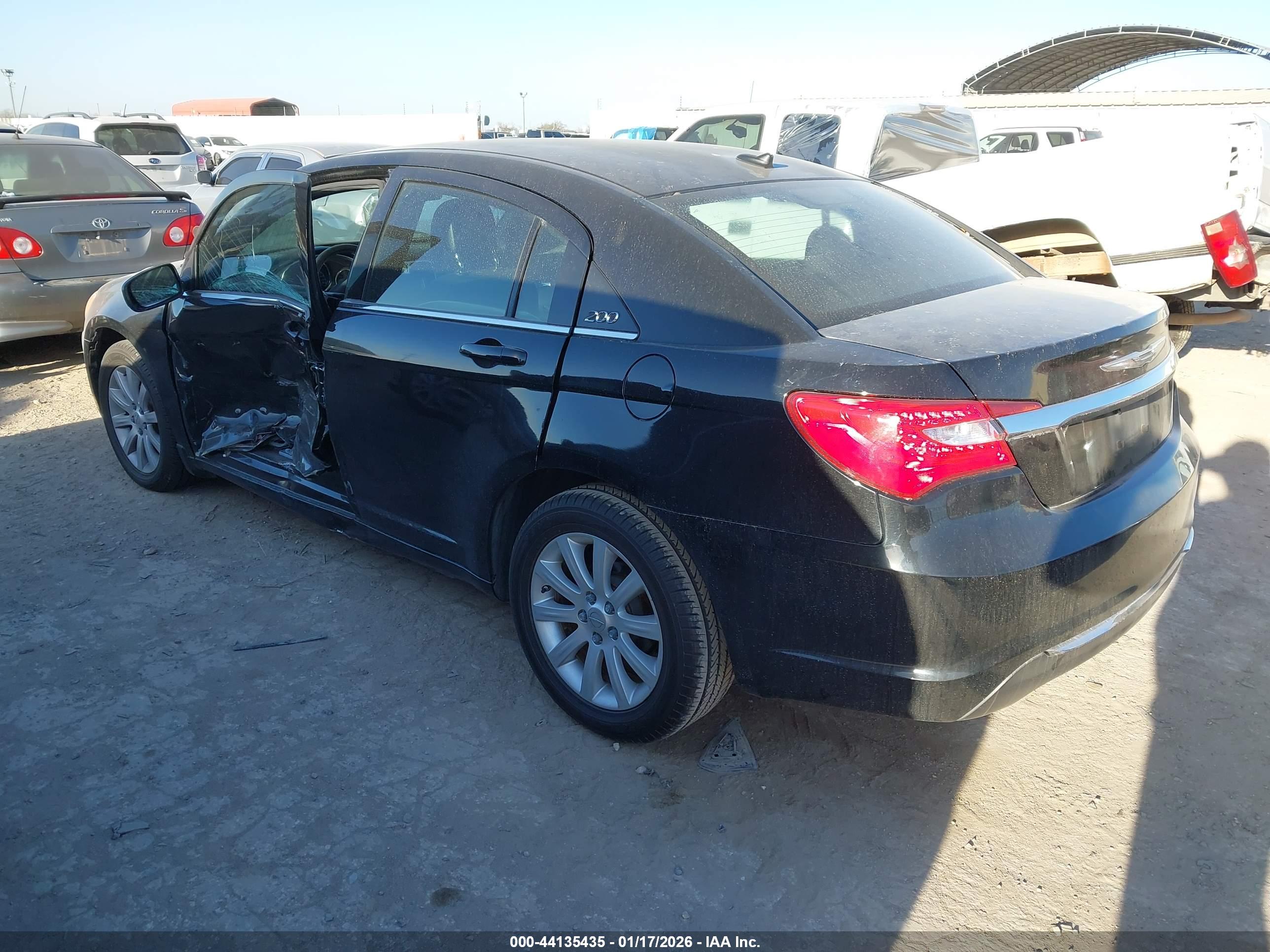 CHRYSLER 200 image 3