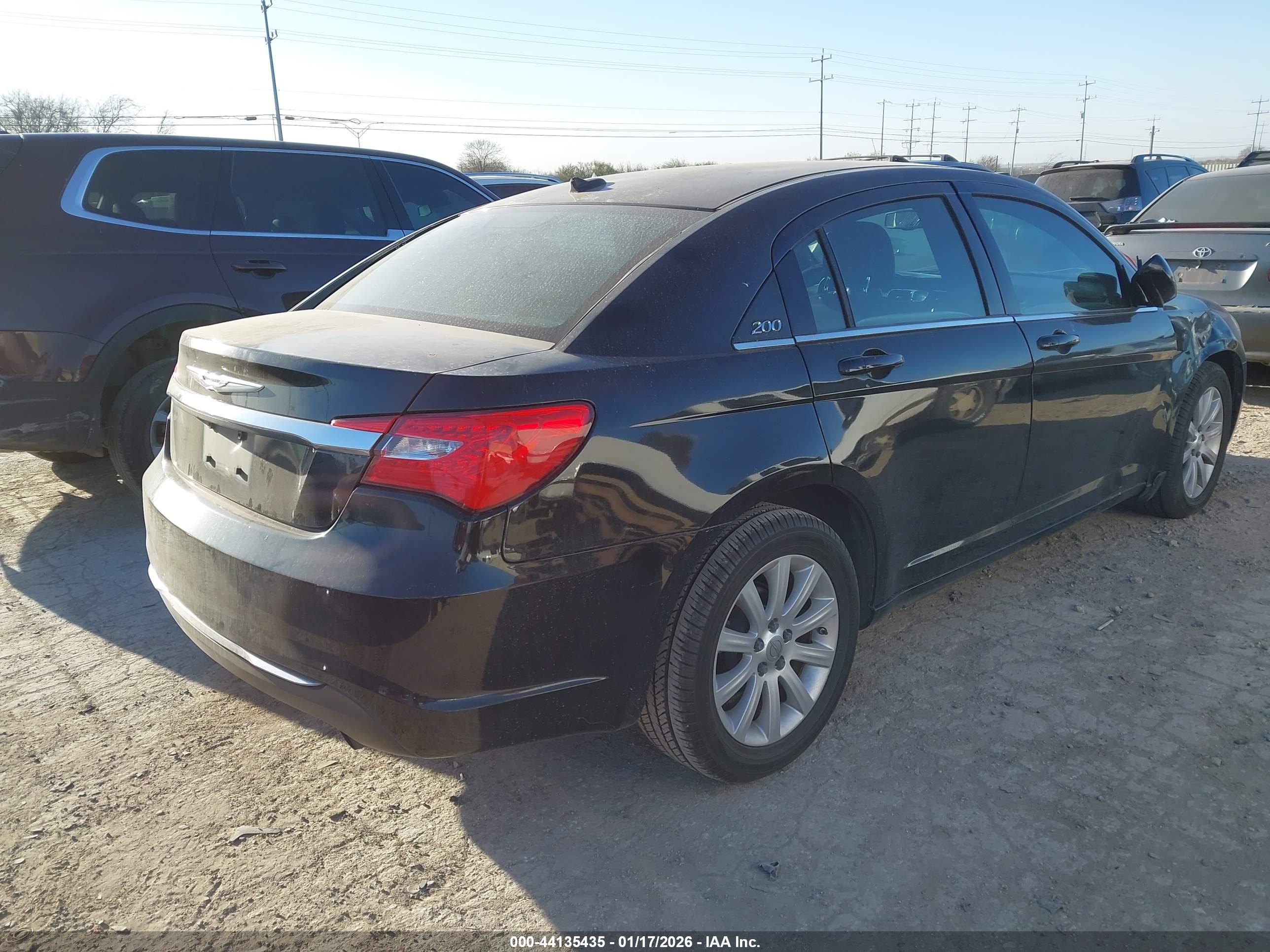 CHRYSLER 200 image 4