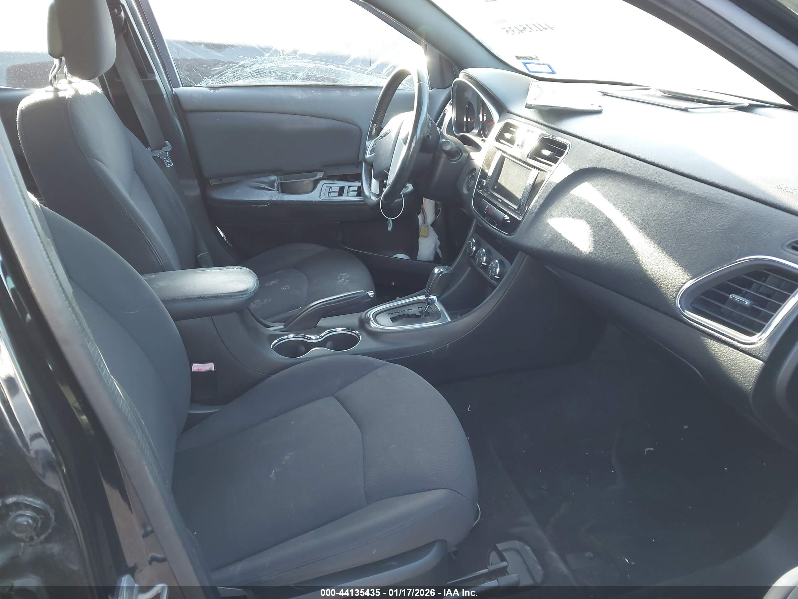 CHRYSLER 200 image 5