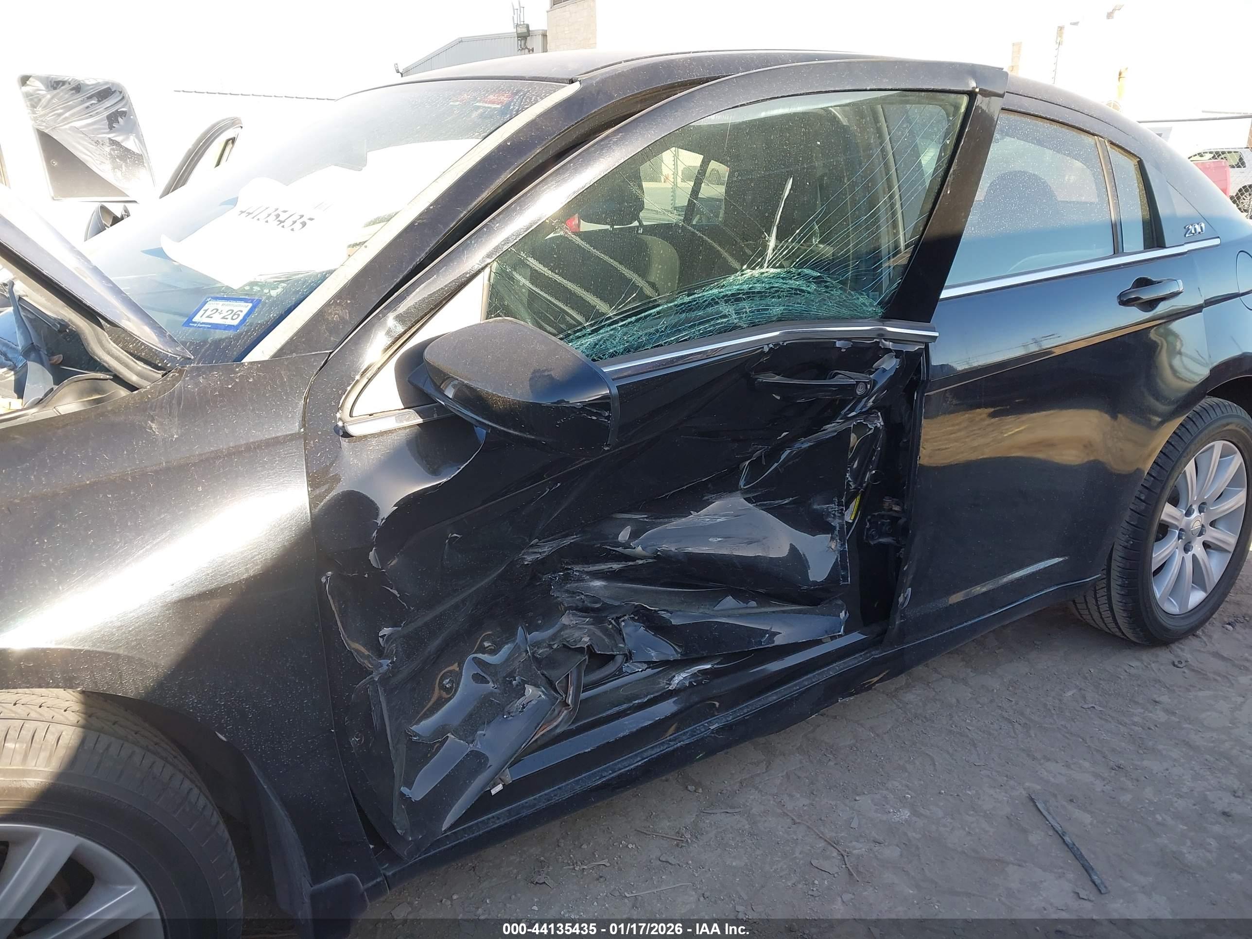 CHRYSLER 200 image 6